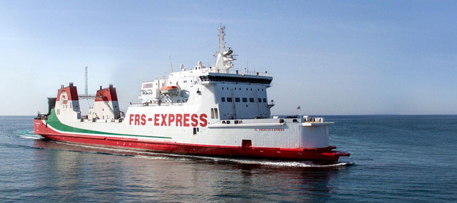 El buque Al Ándalus Express ha mejorado sus rampas de acceso.