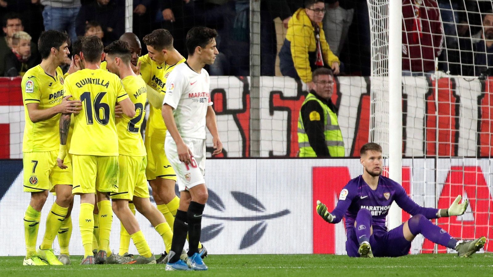 Los jugadores del Villarreal celebran el 0-1 de Albiol la pasada campaña.