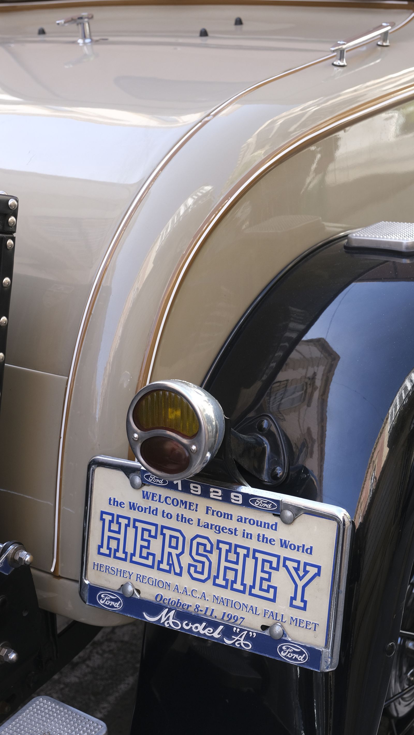 La 33 Ruta de Automóviles Antiguos toma las calles de Almería