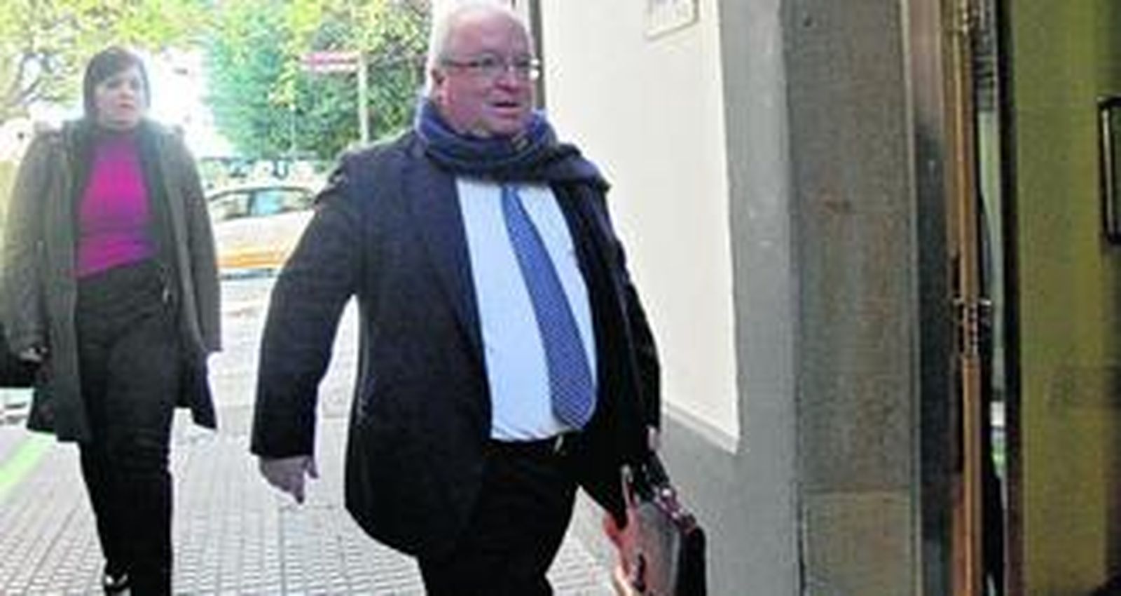 El apoderado de Locos por el Balón, Carlos Medina, a su llegada a la notaría para la subasta el pasado 3 de diciembre.