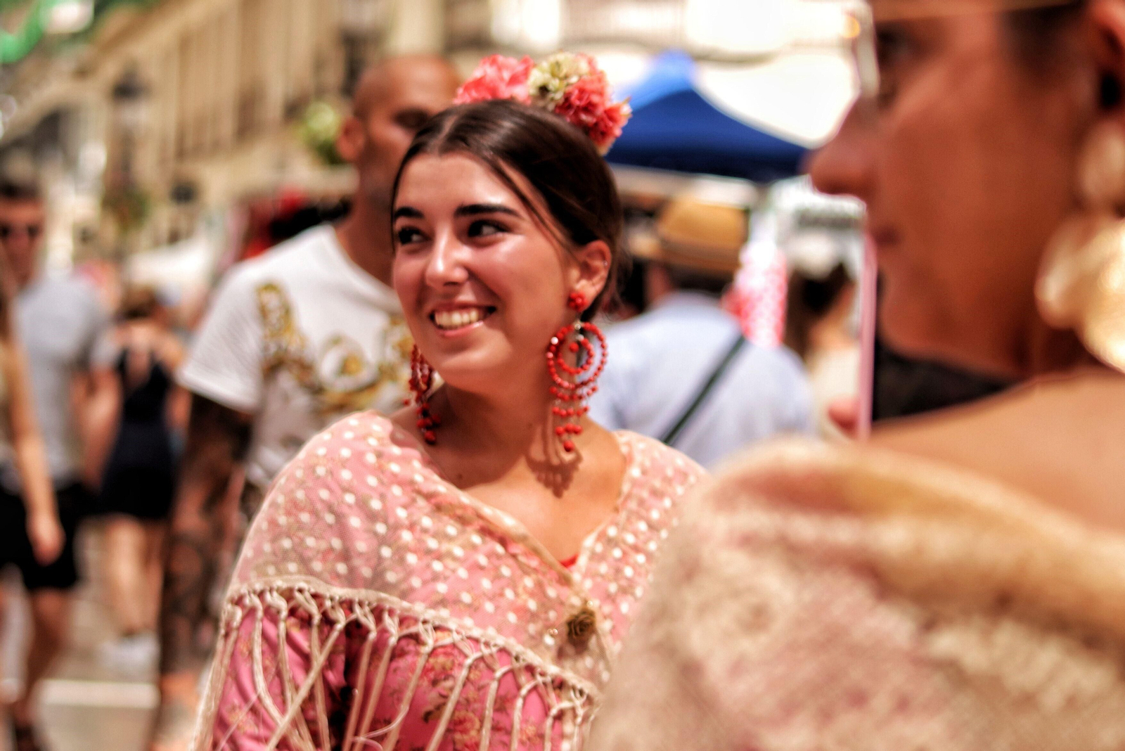 Una joven vestida de flamenca este jueves en la Feria de Málaga.