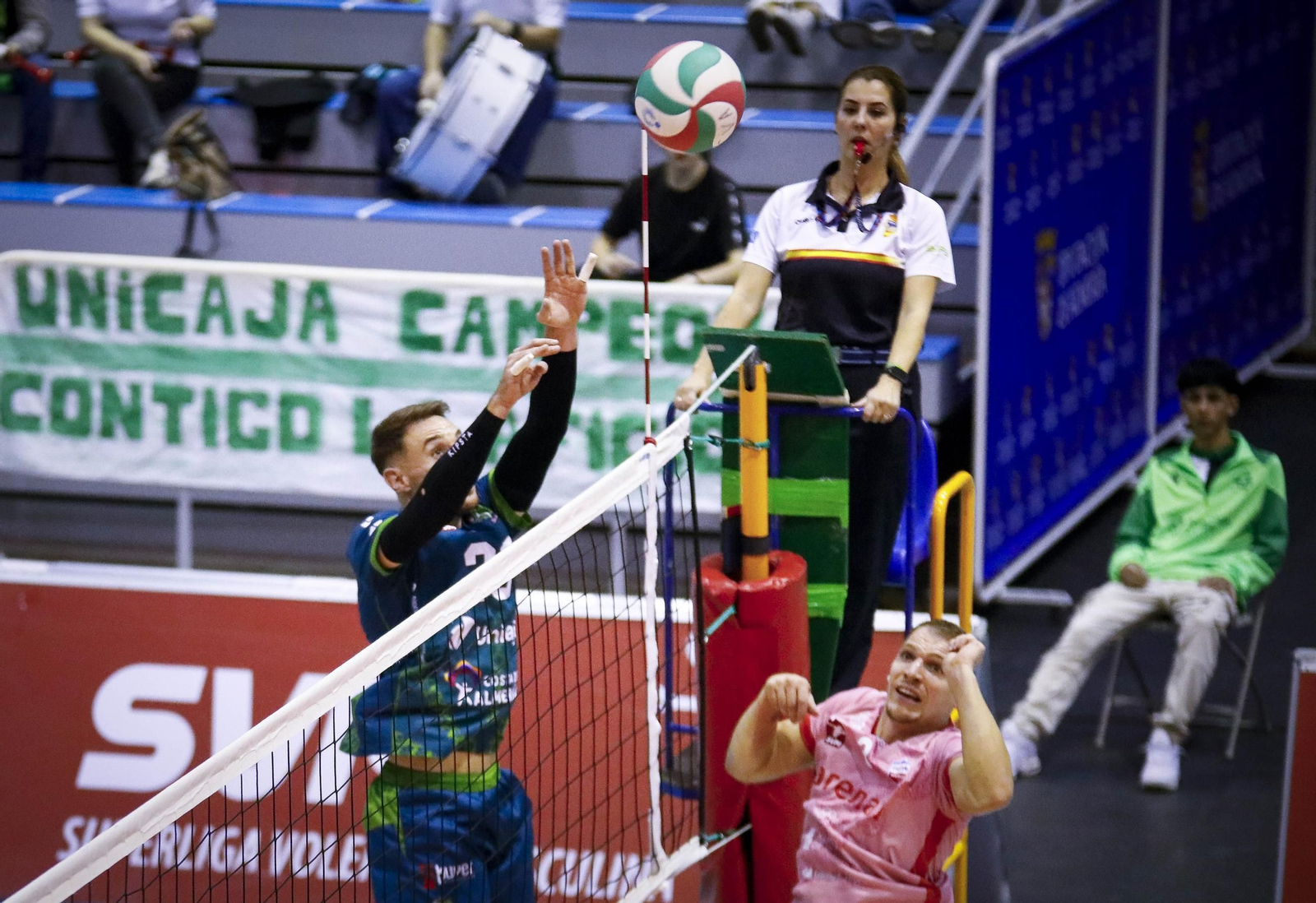 Unicaja Costa de Almería-Arenal Emeve de la Superliga, en imágenes