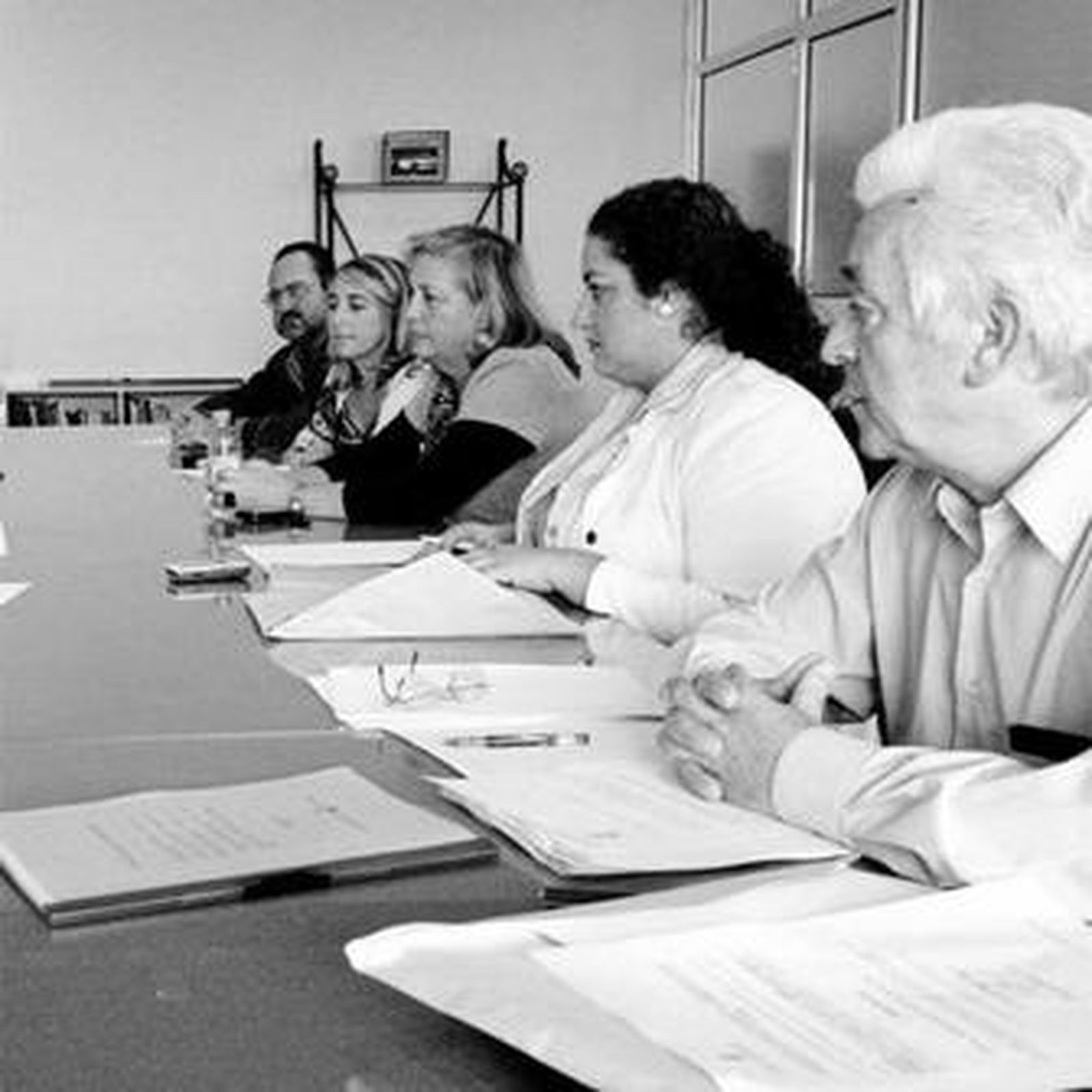 Andrés Martín, Bettina Pérez, Paqui López, Inmaculada Olivero y Julio Sánchez, en la comisión informativa.