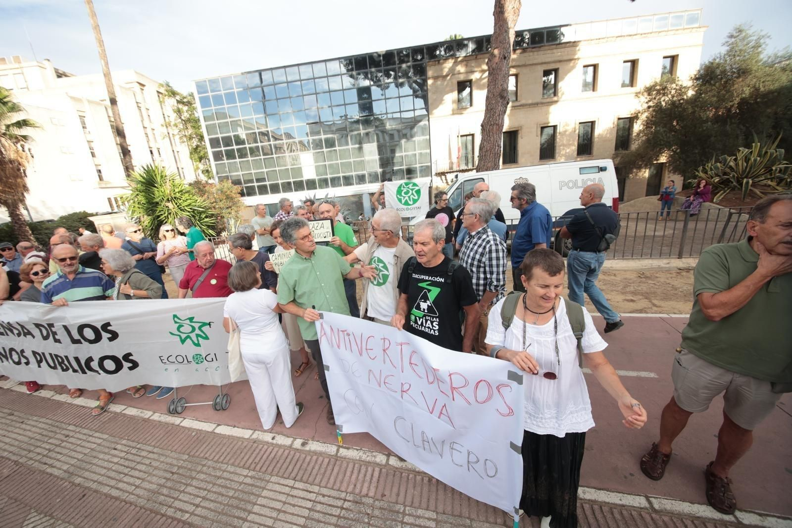 Decenas de personas acompañan a Juan Clavero en su juicio en Jerez clavero07.jpg
