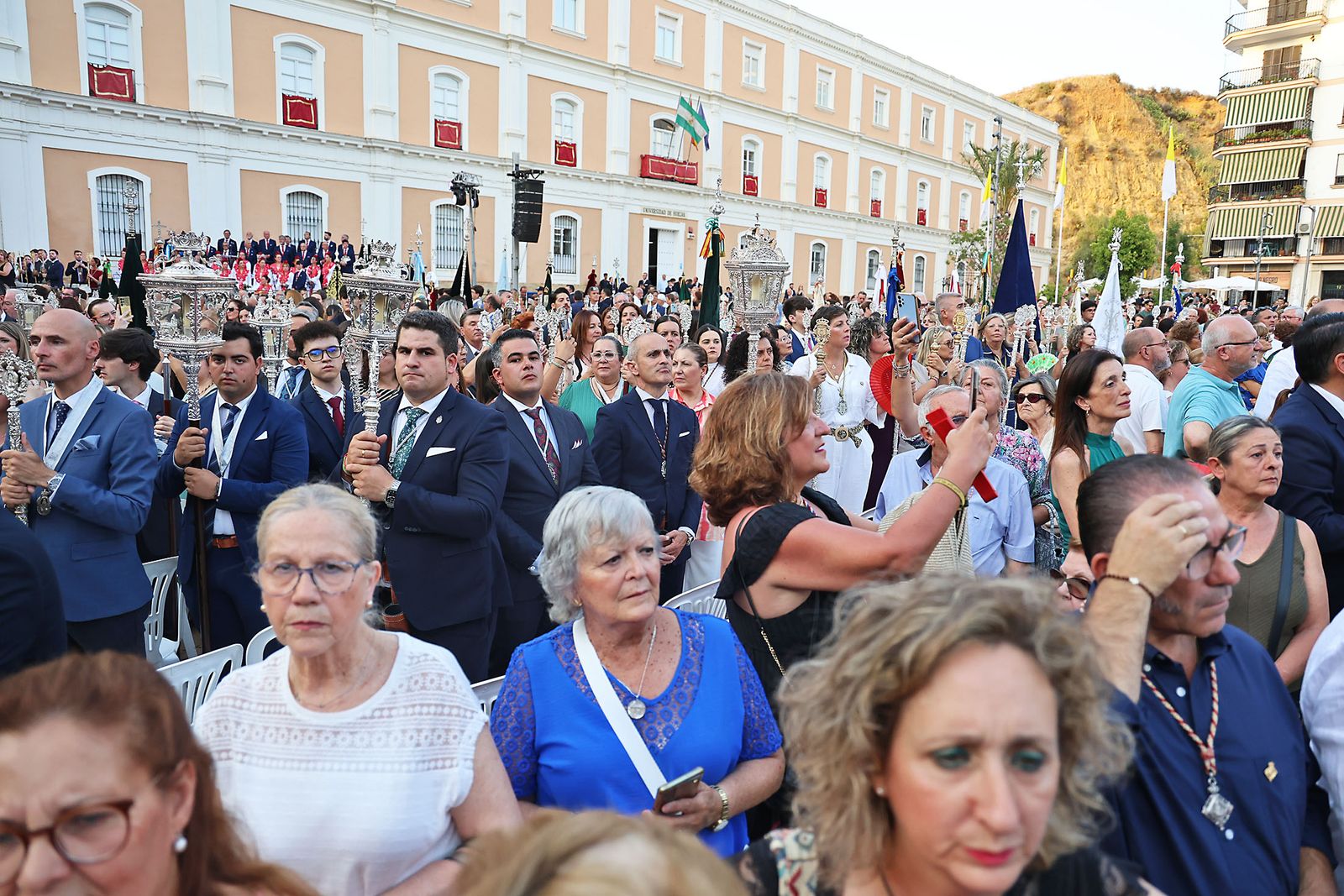 Imágenes del Rosario Jubilar rociero celebrado por las 25 hermandades filiales de la Matriz de Almonte en La Merced