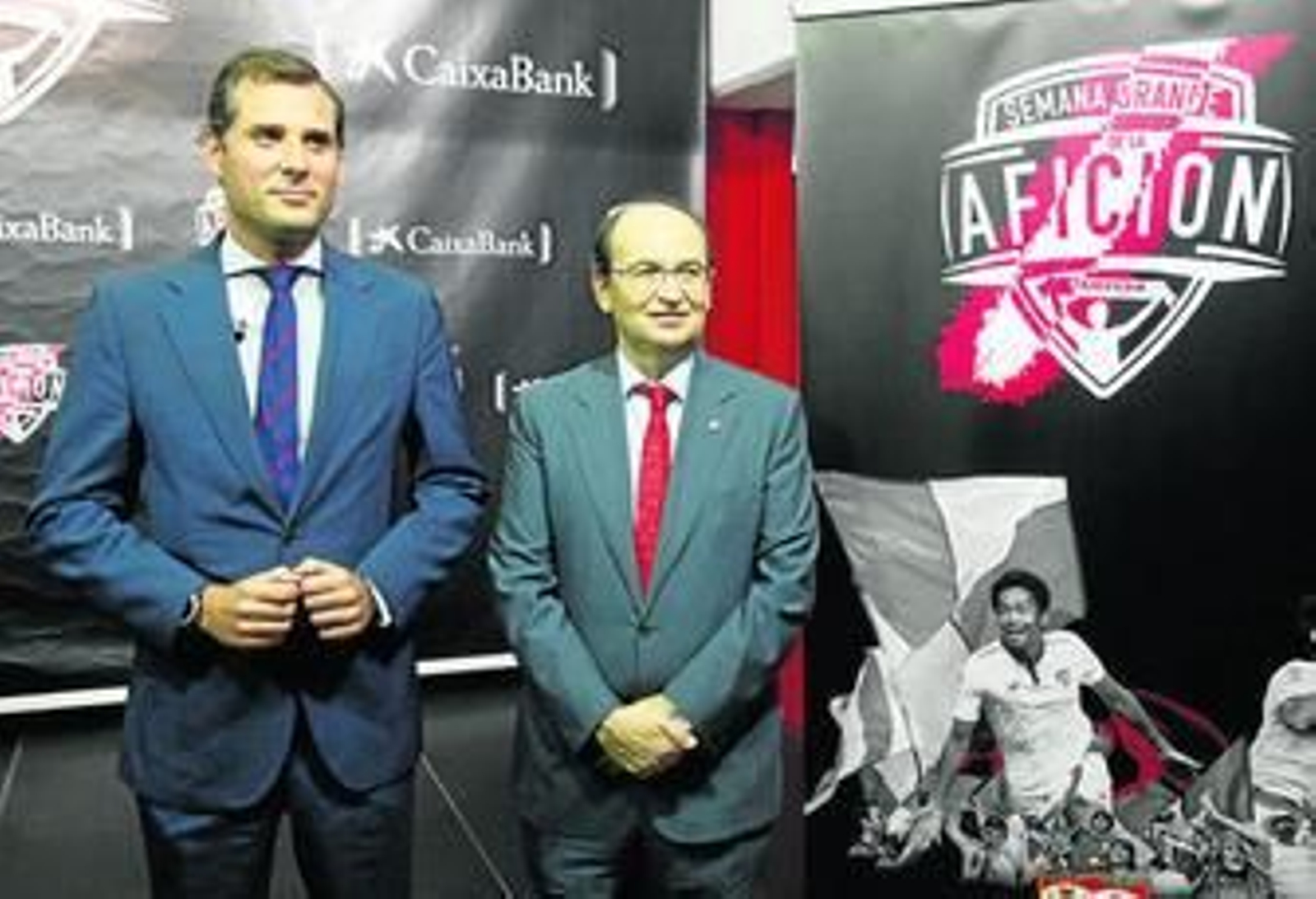 José Castro, junto al director de marketing, Ramón Loarte, ayer en un acto oficial.