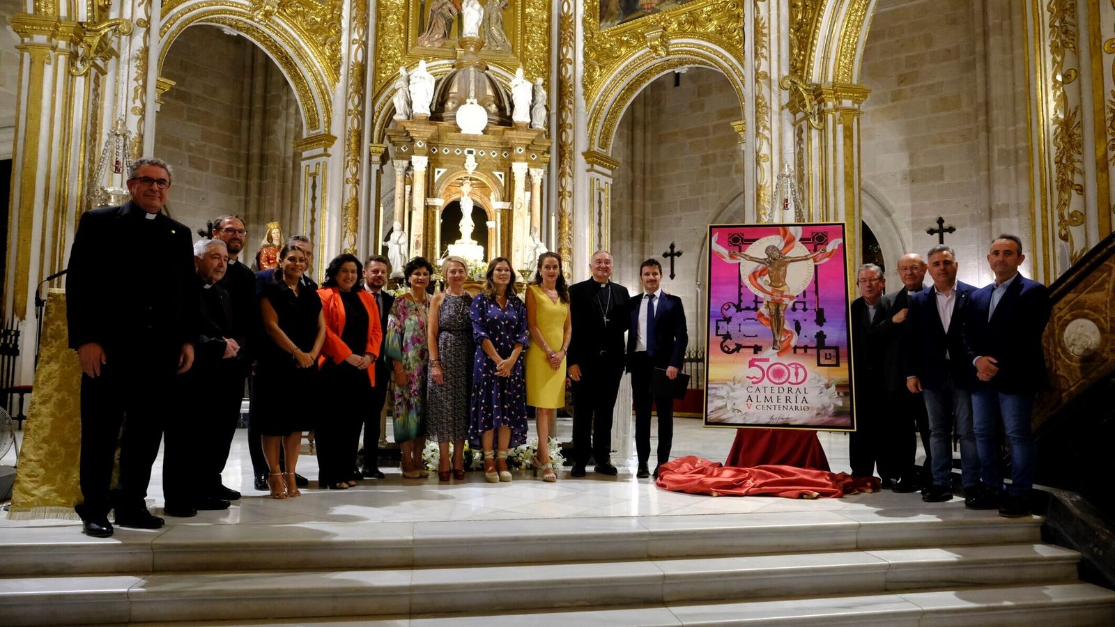 Tras el acto de presentación, se realizó la tradicional foto de familia.