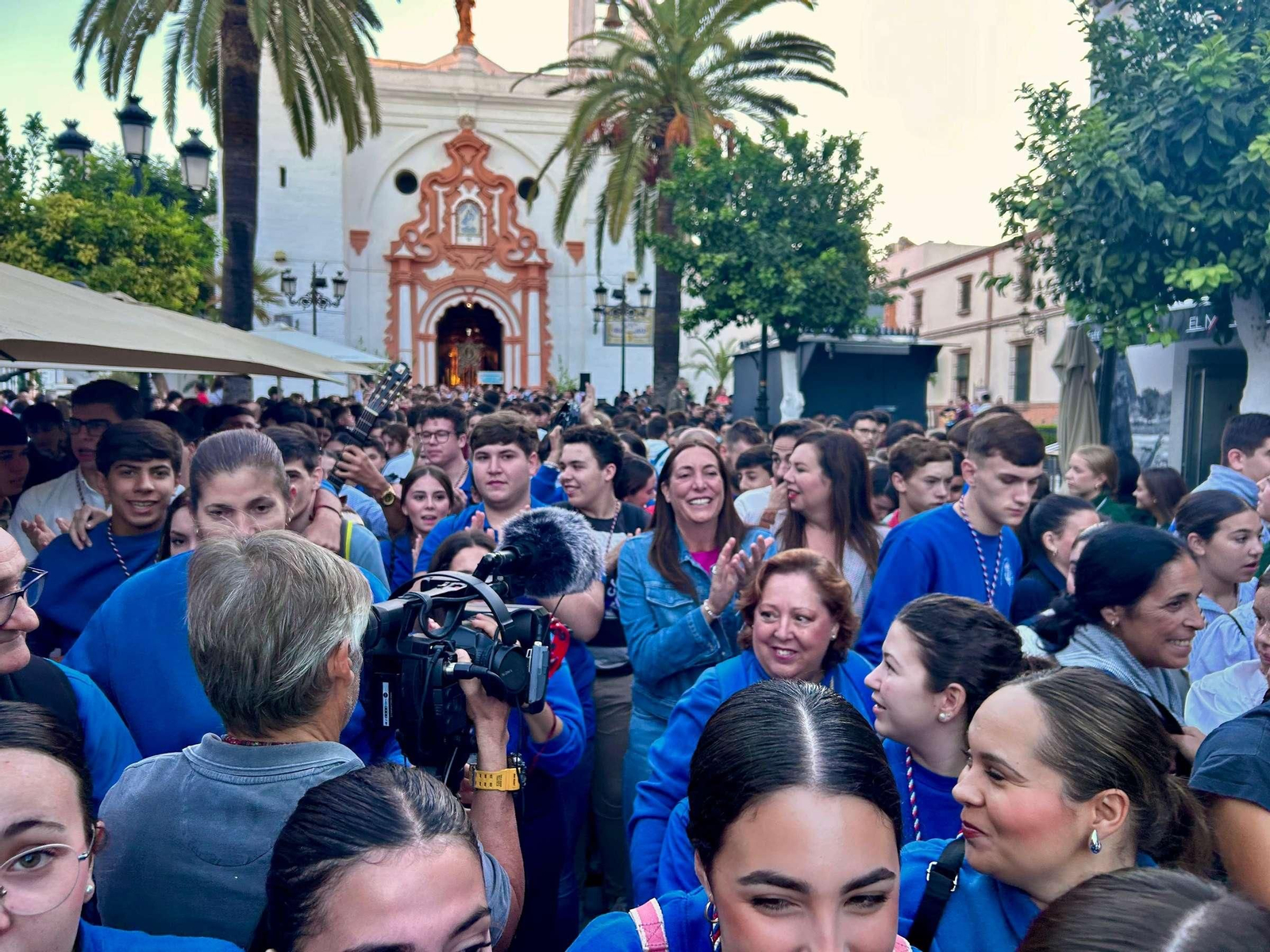 Loles López en la Peregrinación de Jóvenes Rocieros.
