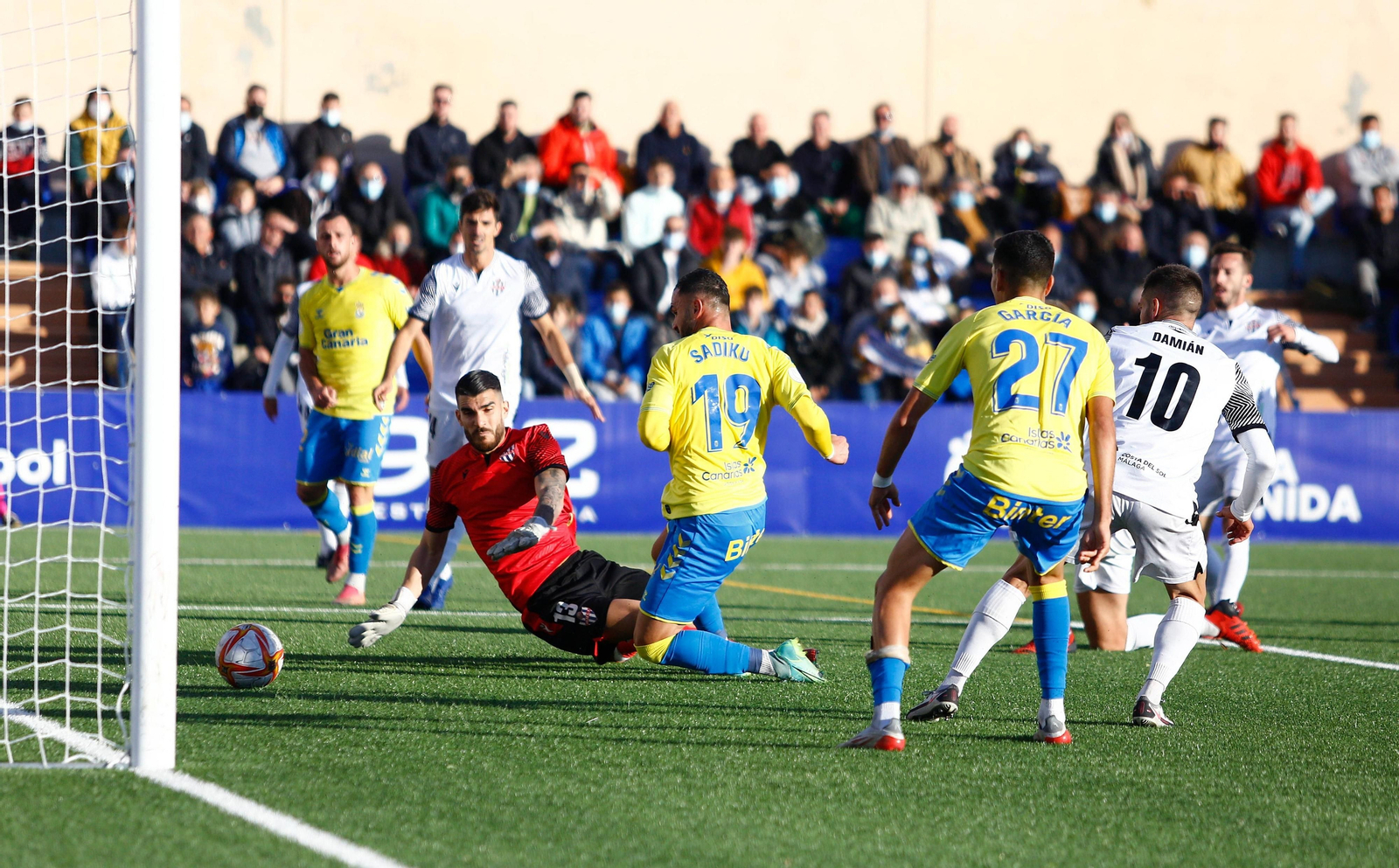 Sadiku empuja hacia dentro el segundo gol del Las Palmas.