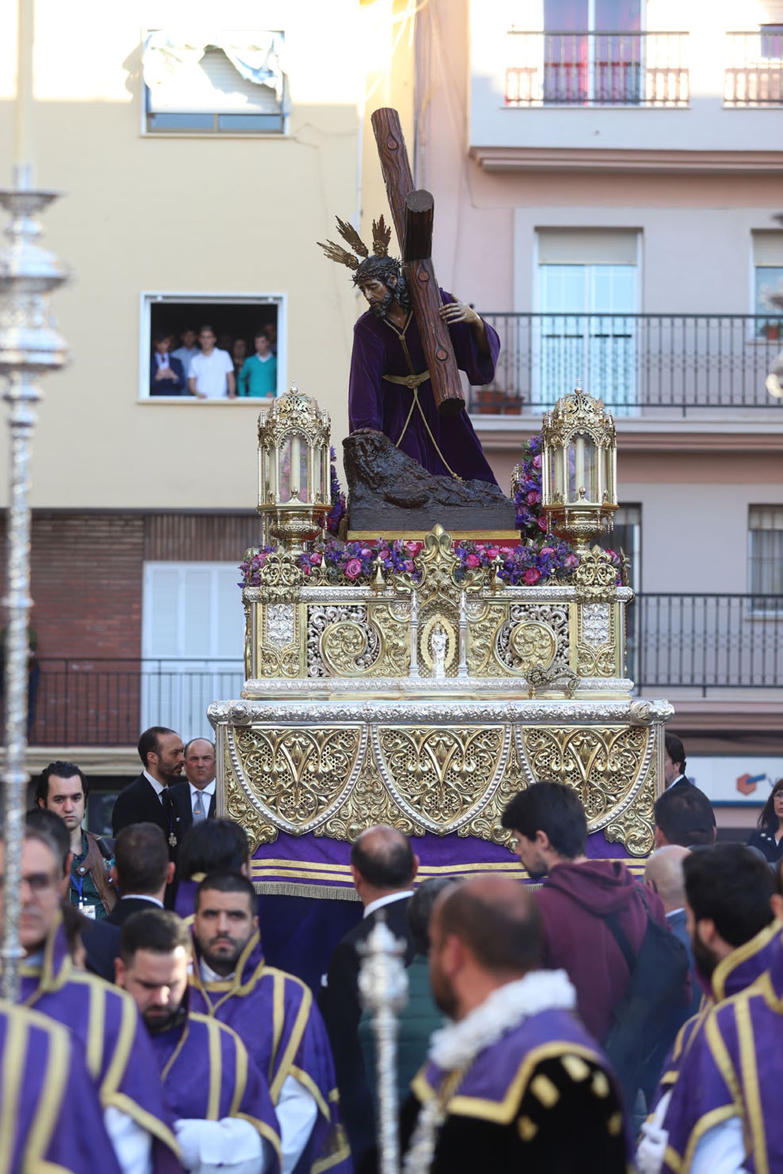 Imágenes del traslado del Cristo de Las Penas en sus Tres Caídas a la Milagrosa