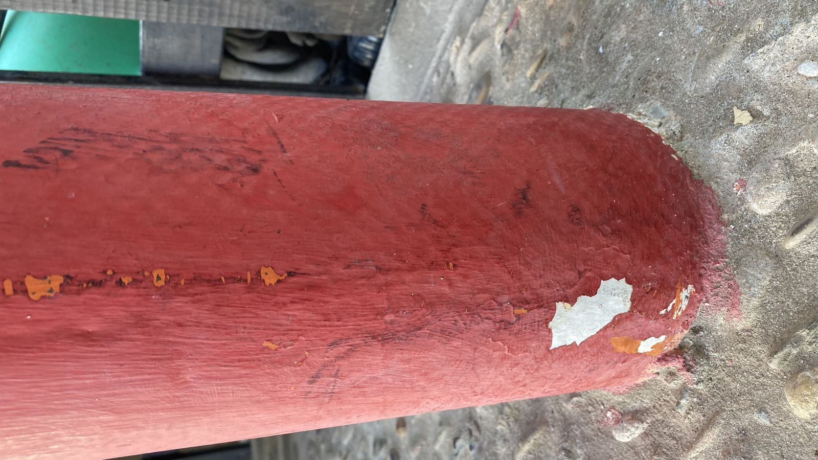 Columna afectada por el amianto.