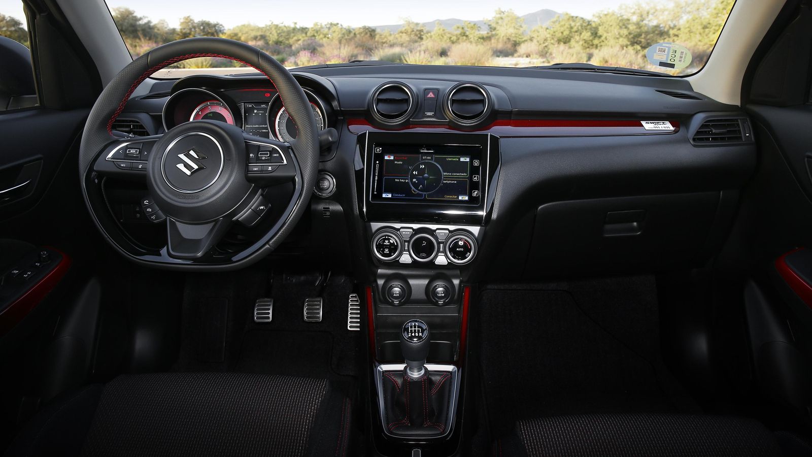 Los elementos en rojo, incluso en la instrumentación, dan un carácter especial a este Swift Sport.