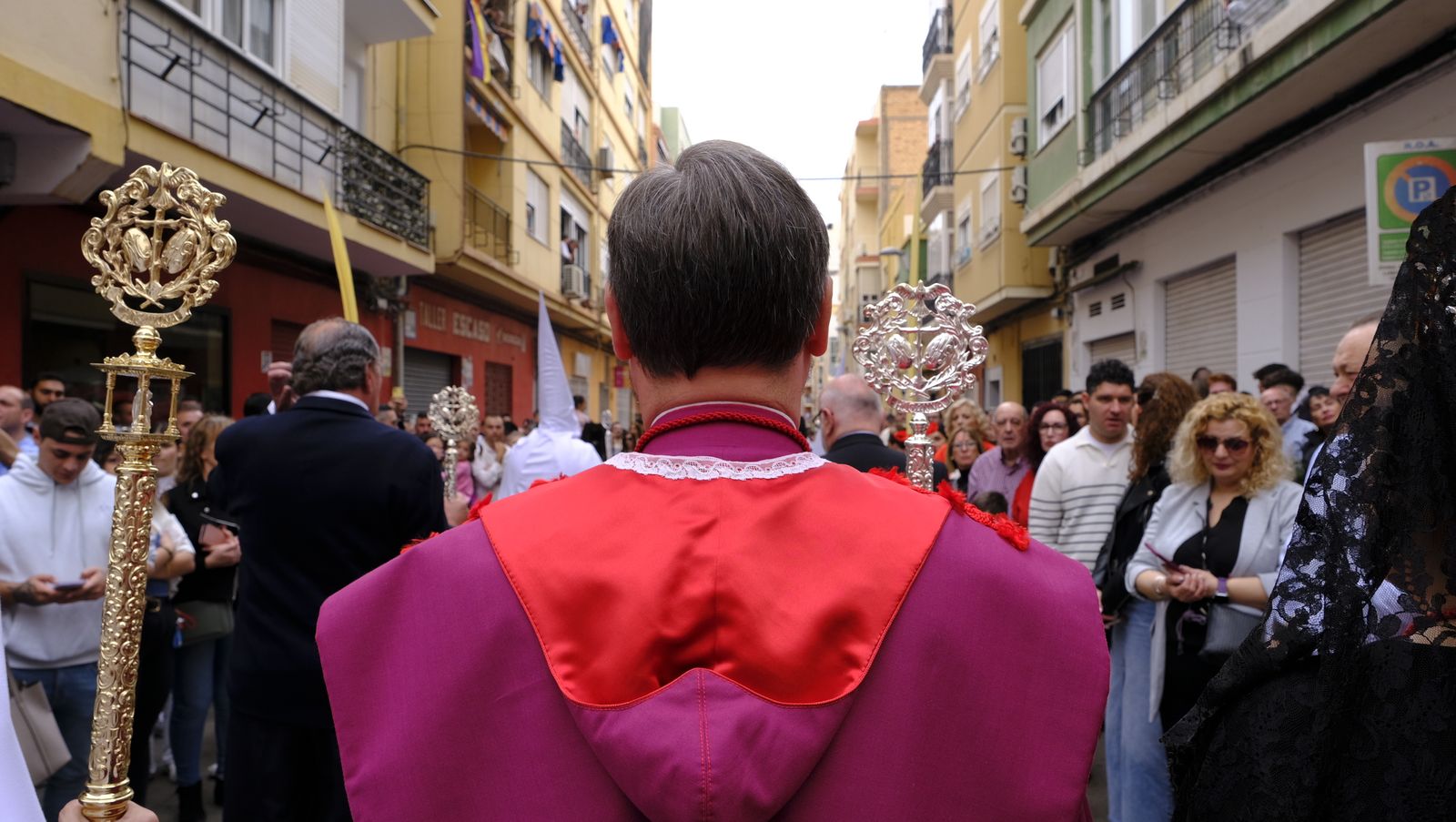 La Borriquita procesiona por las calles de Almería, en imágenes