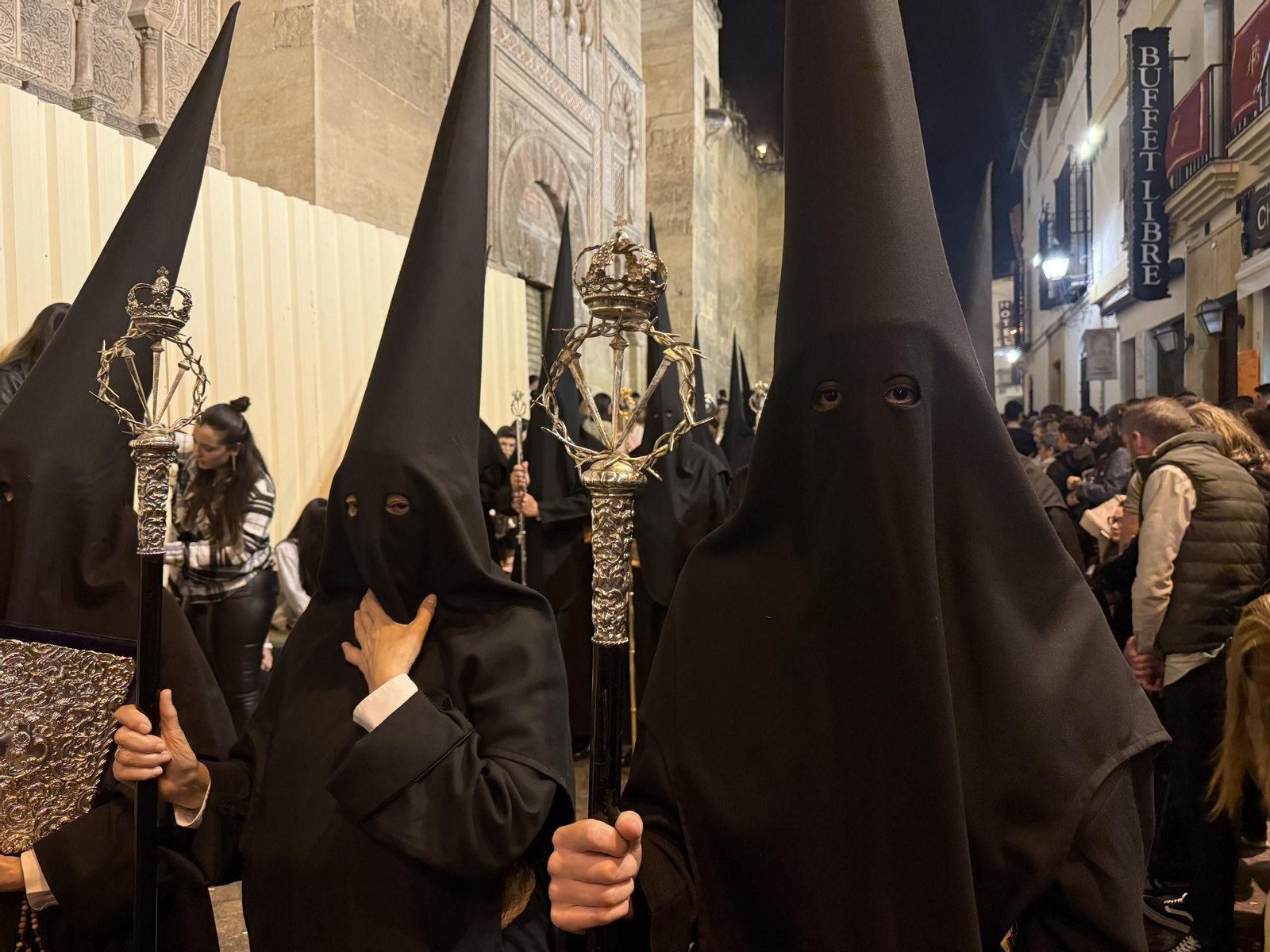 La procesión de la Expiración en este Viernes Santo de Córdoba, en imágenes