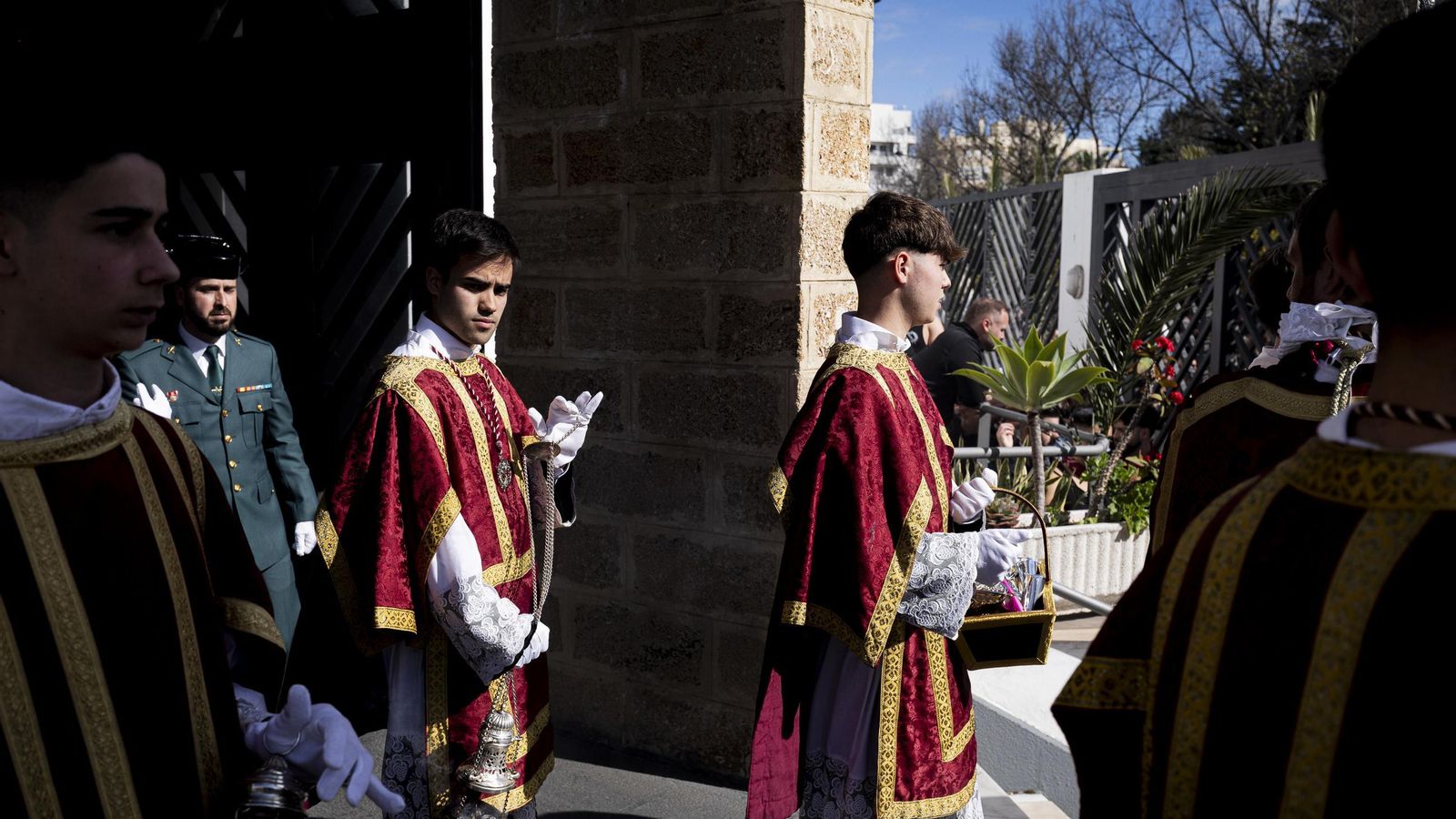 En imágenes,  El Prendimiento de San Fernando tuvo que volverse a su templo entre lágrimas y lluvia