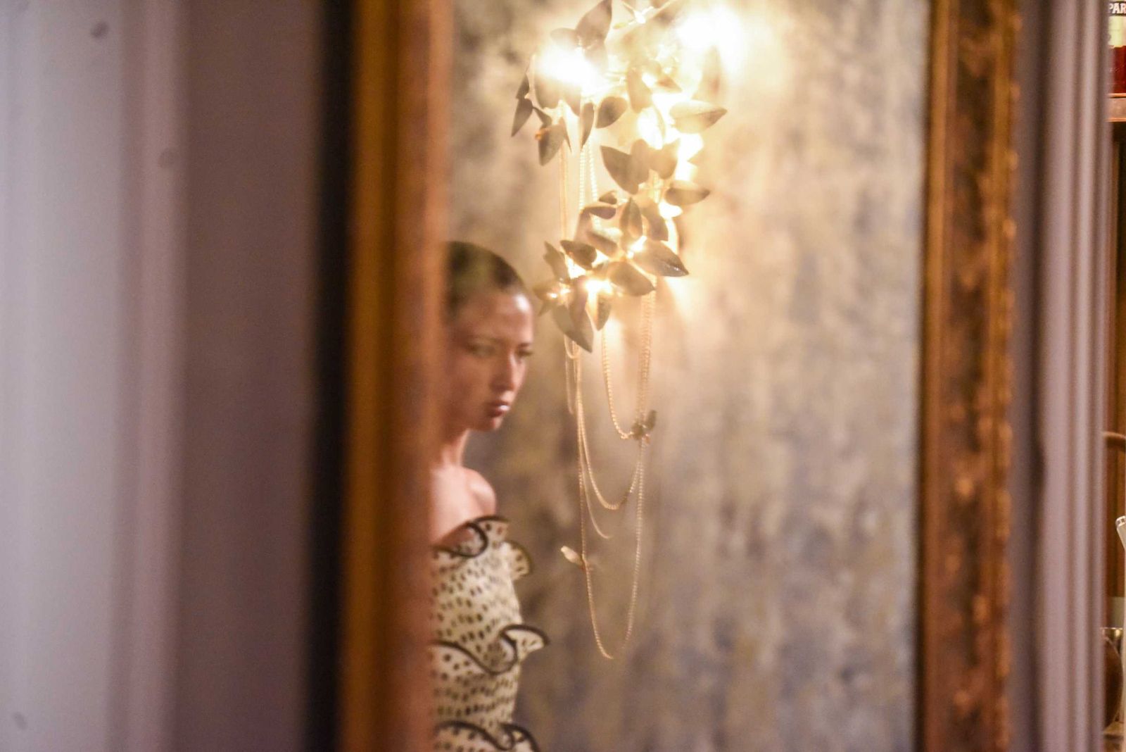 Desfile de Andrew Pocrid en La Casa de Manolete Bistró