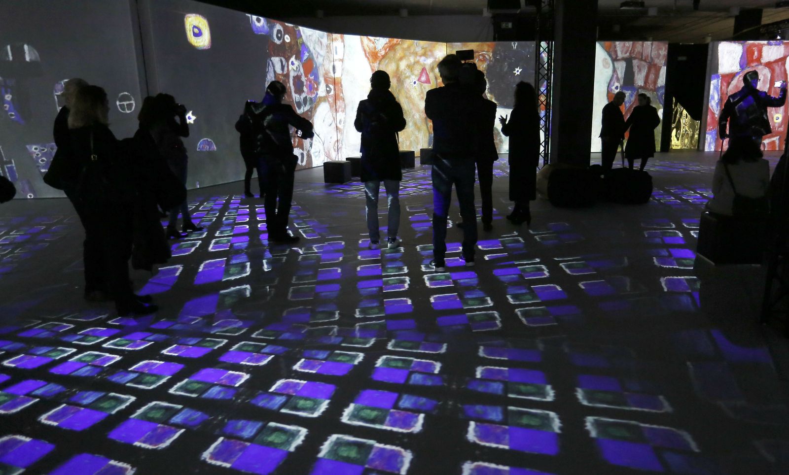 Fotos de la exposición 'El Oro de Klimt' en el Muelle Uno