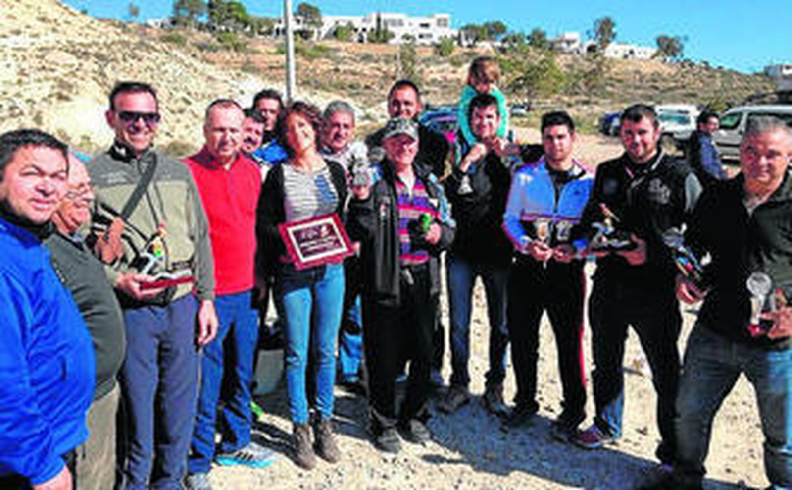 Responsables del C.D. El Chivón con María Ángeles Ruiz.