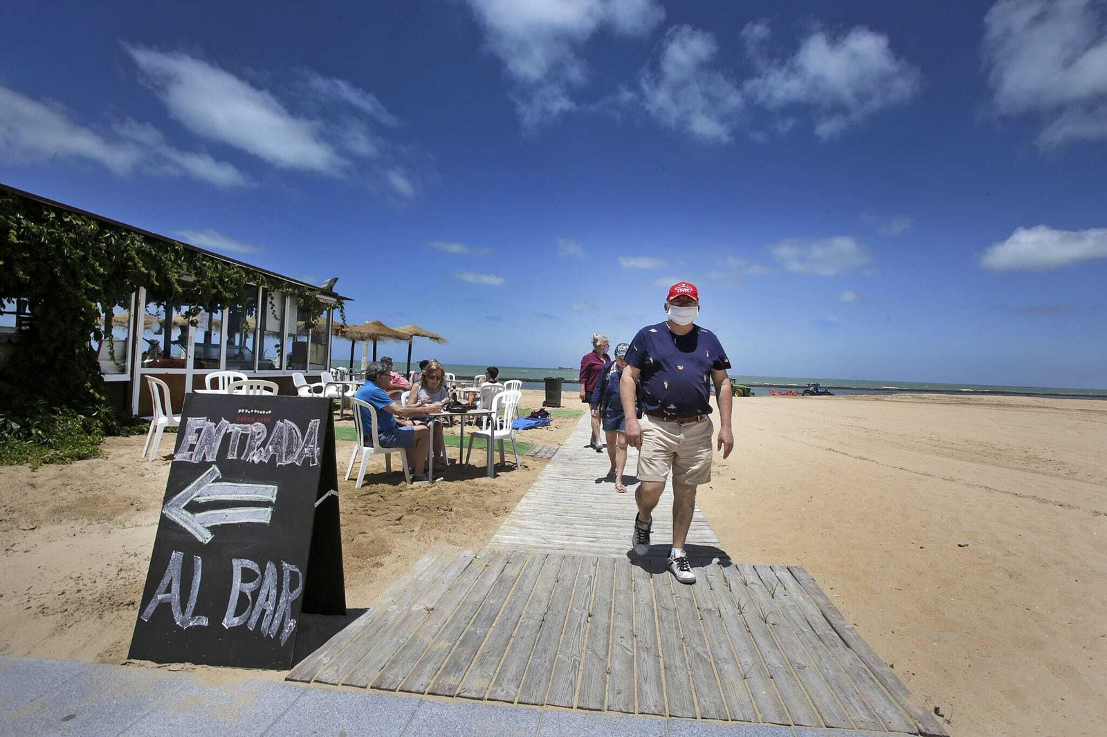 Sevillanos en la playas de Cádiz
