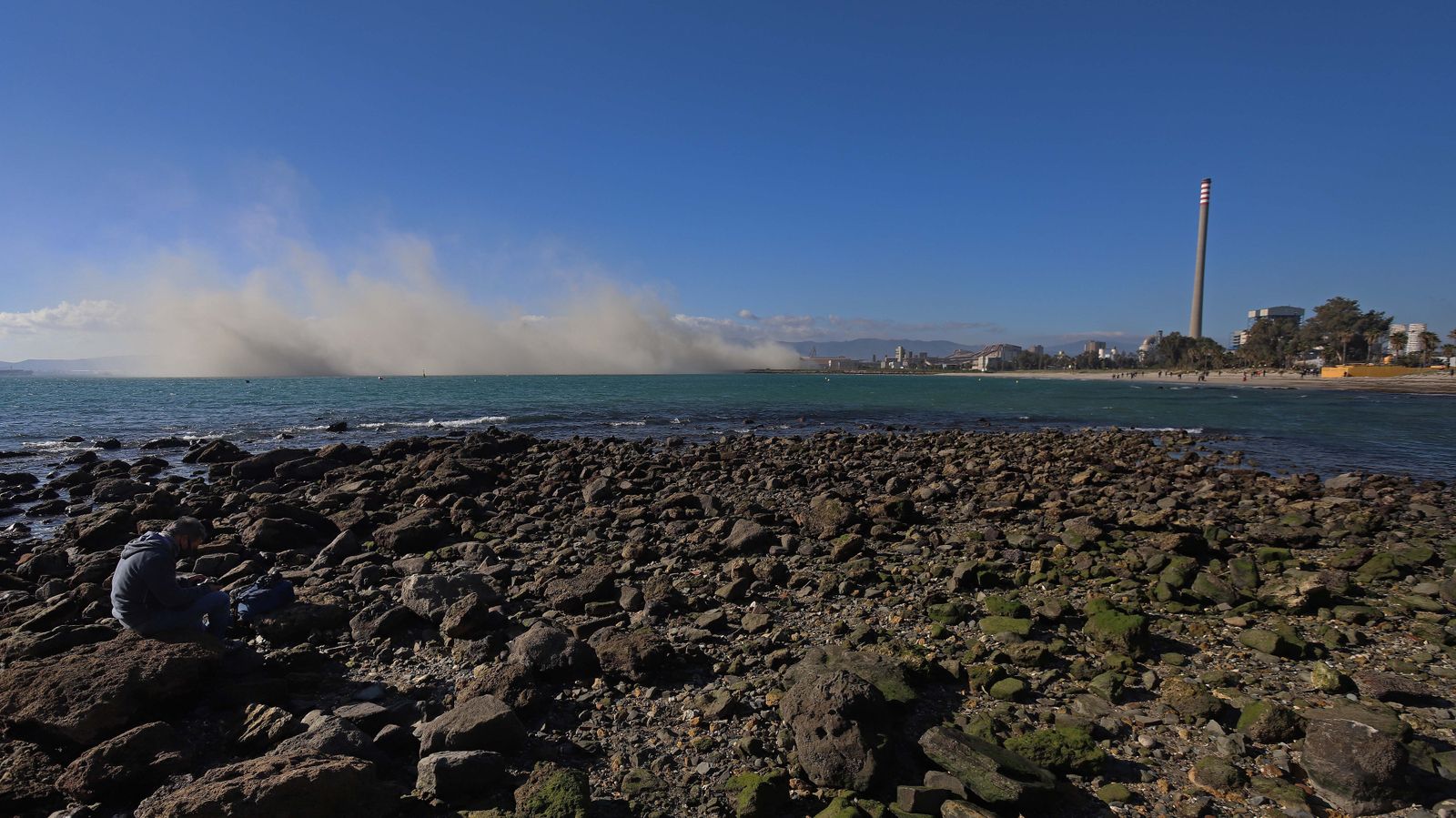 Demolición del silo de  Holcim en Palmones
