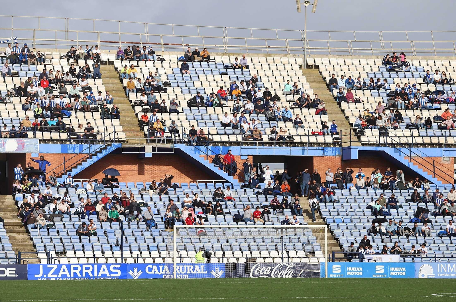 Imágenes del ambiente en las gradas del Nuevo Colombino durante el Recre-Vélez