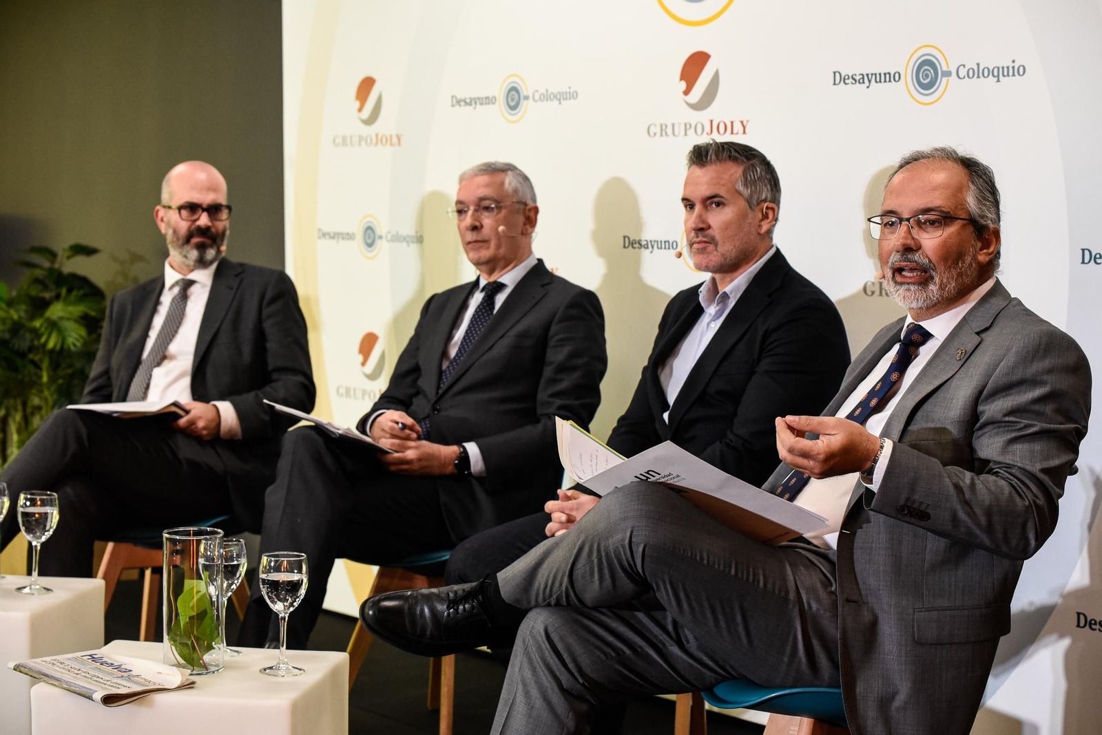 Imágenes del Desayuno Coloquio "Enomía azul, claves para el desarrollo sostenible" organizado por el Grupo Joly