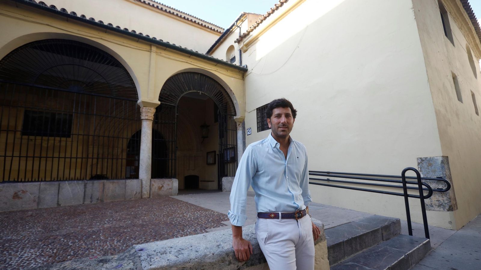 Rafa Salamanca, ante la iglesia de San Nicolás. Rafa Salamanca, ante la iglesia de San Nicolás.