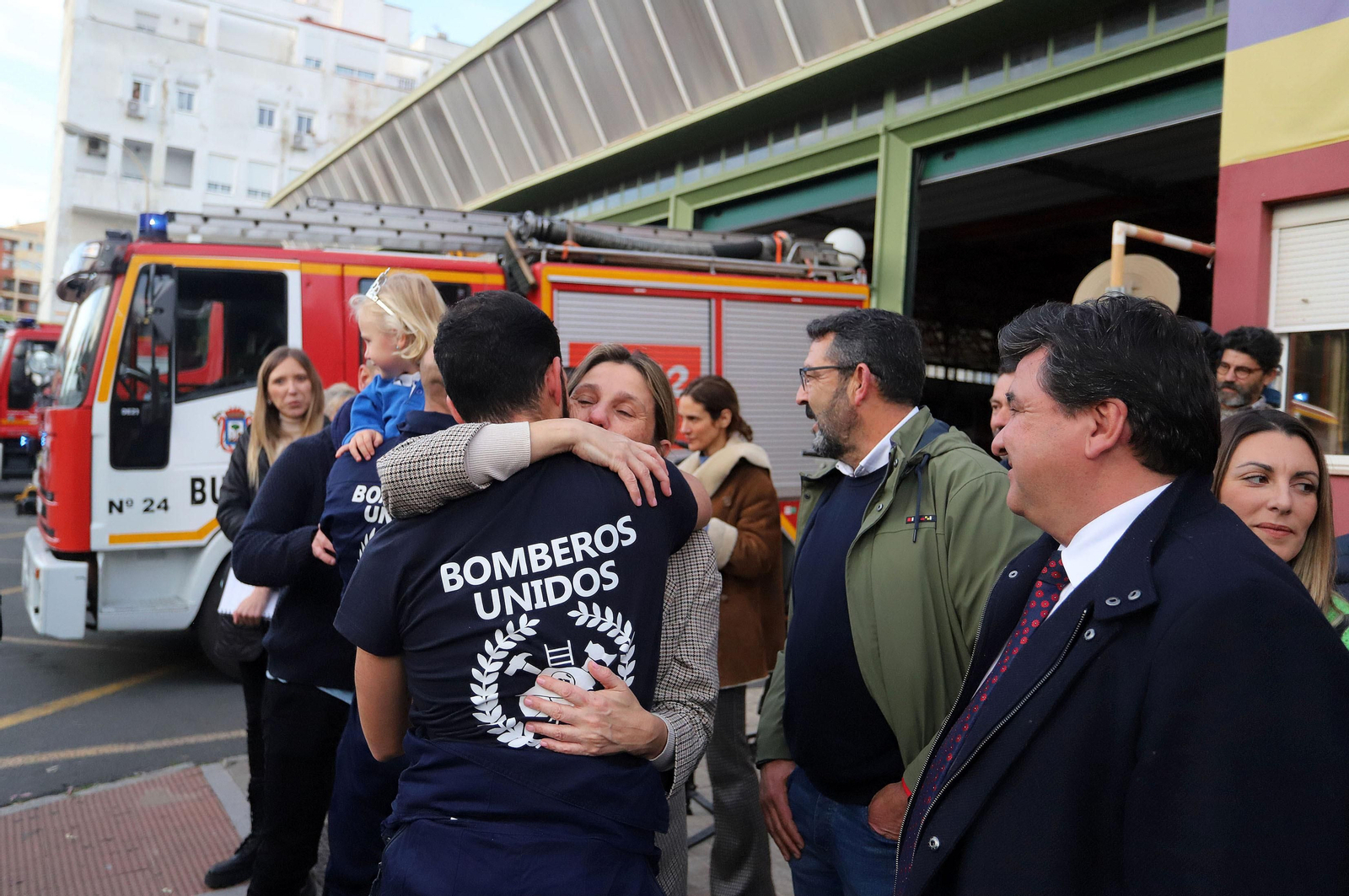 Imágenes del emotivo regreso de los Bomberos de Huelva tras sus labores de rescate en Turquía