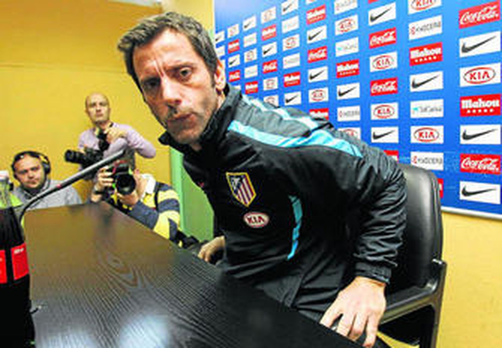 Quique Sánchez Flores, a su llegada a la rueda de prensa de ayer.