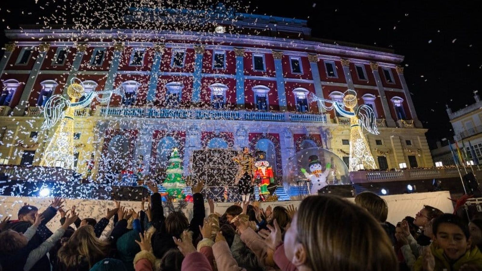 Espectáculo de Magic José celebrado el viernes en la plaza del Rey de San Fernando.