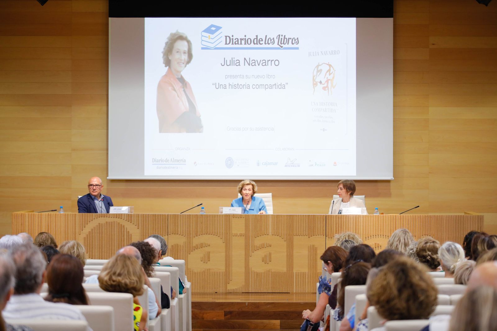 Imágenes de Diario de los Libros, con Julia Navarro