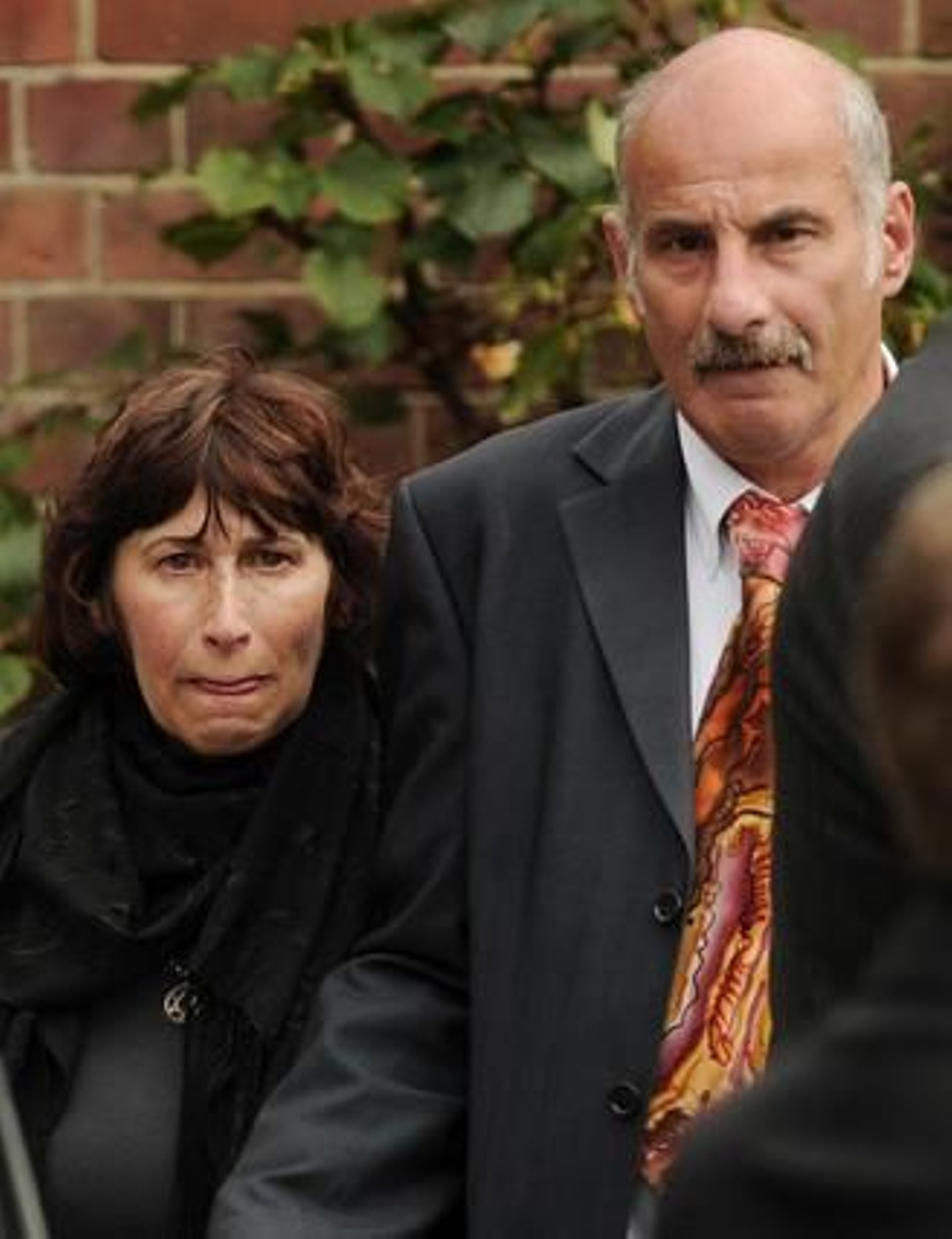 Famliares, amigos,fans y medios en el entierro de la cantante.

Foto: Reuters, EFE, AFP