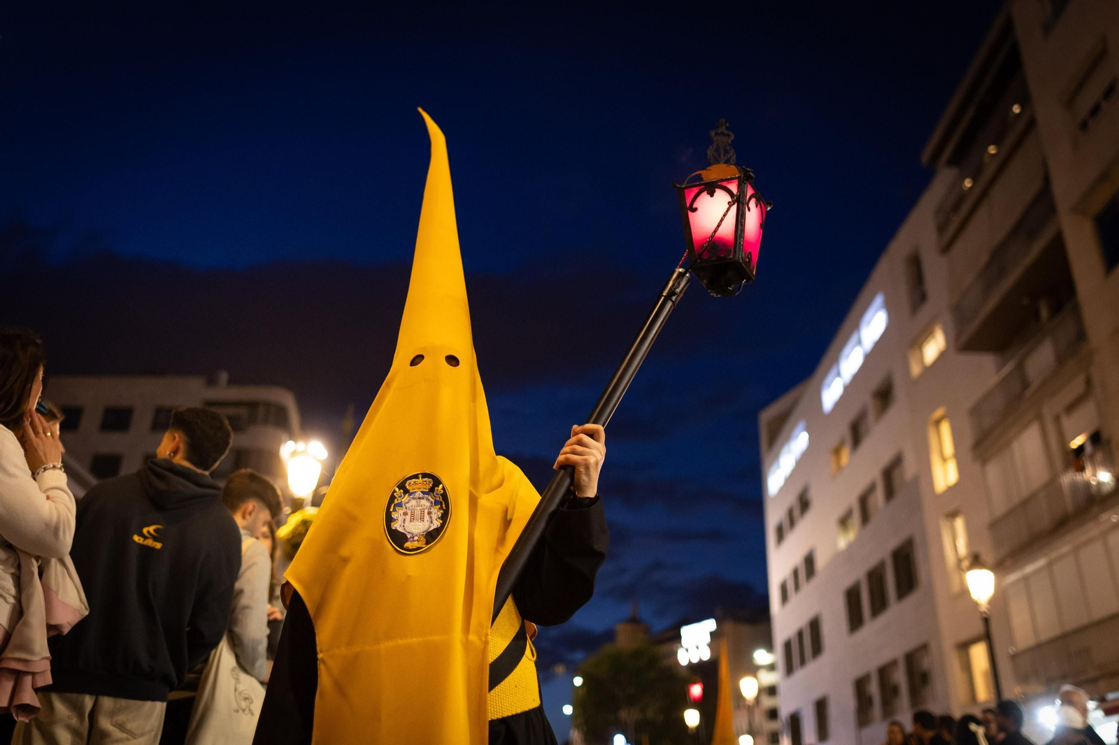 Así vivió Granada el estreno del nuevo misterio Descendimiento de la Hermandad de las Chías 2025