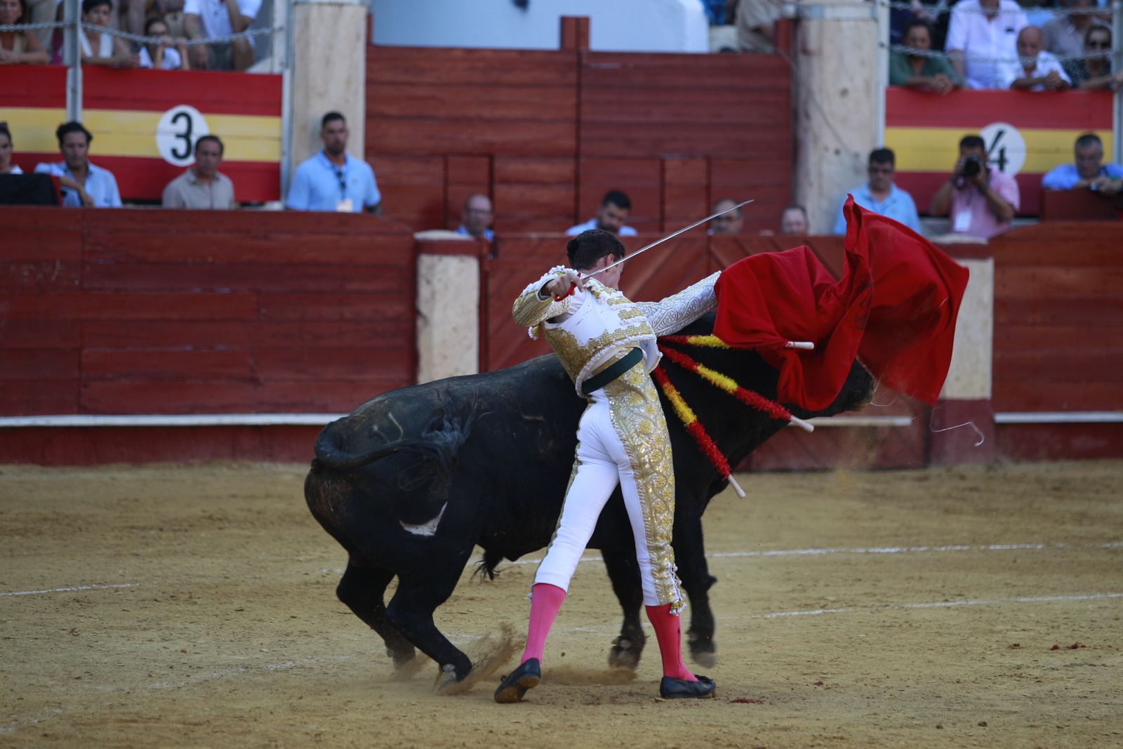 Imágenes de la corrida de toros del jueves en la Feria de Almería 2024