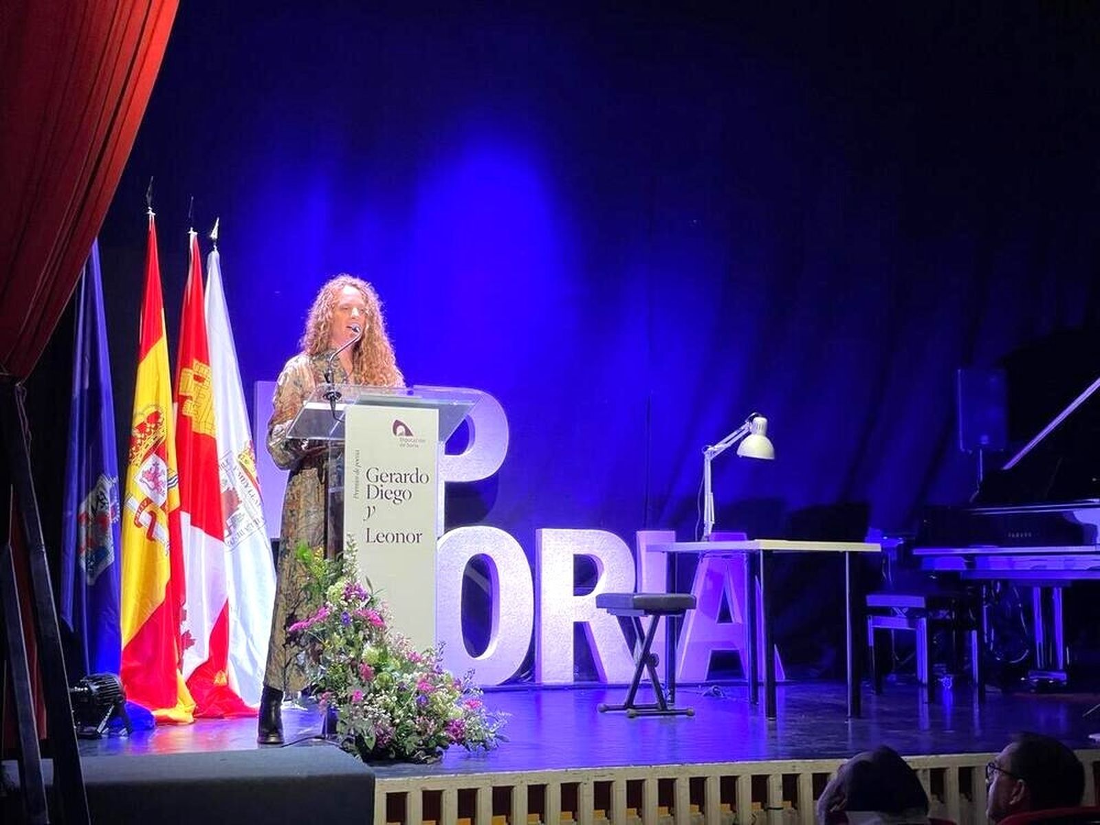 La poeta almeriense Josefina Aguilar tras recibir el premio en Soria.