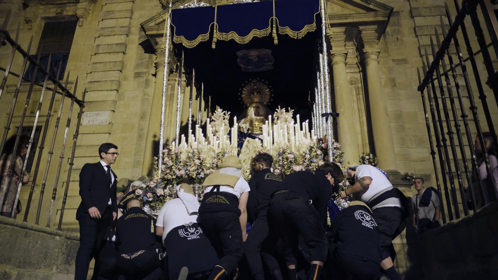 Salida de María Santísima Consuelo de las Tristezas.