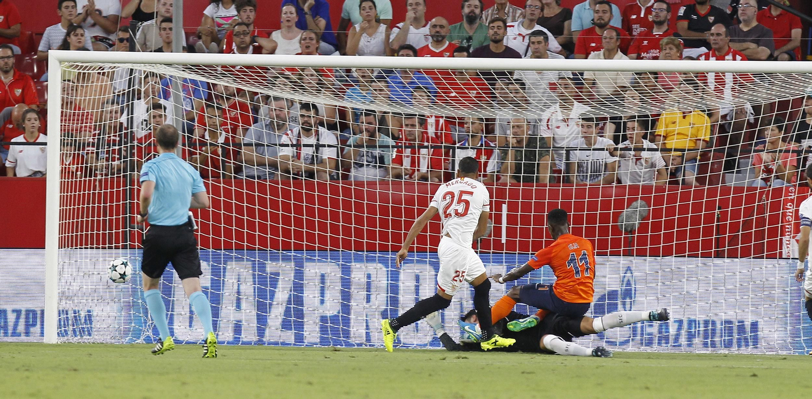 Las imágenes del Sevilla-Basaksehir