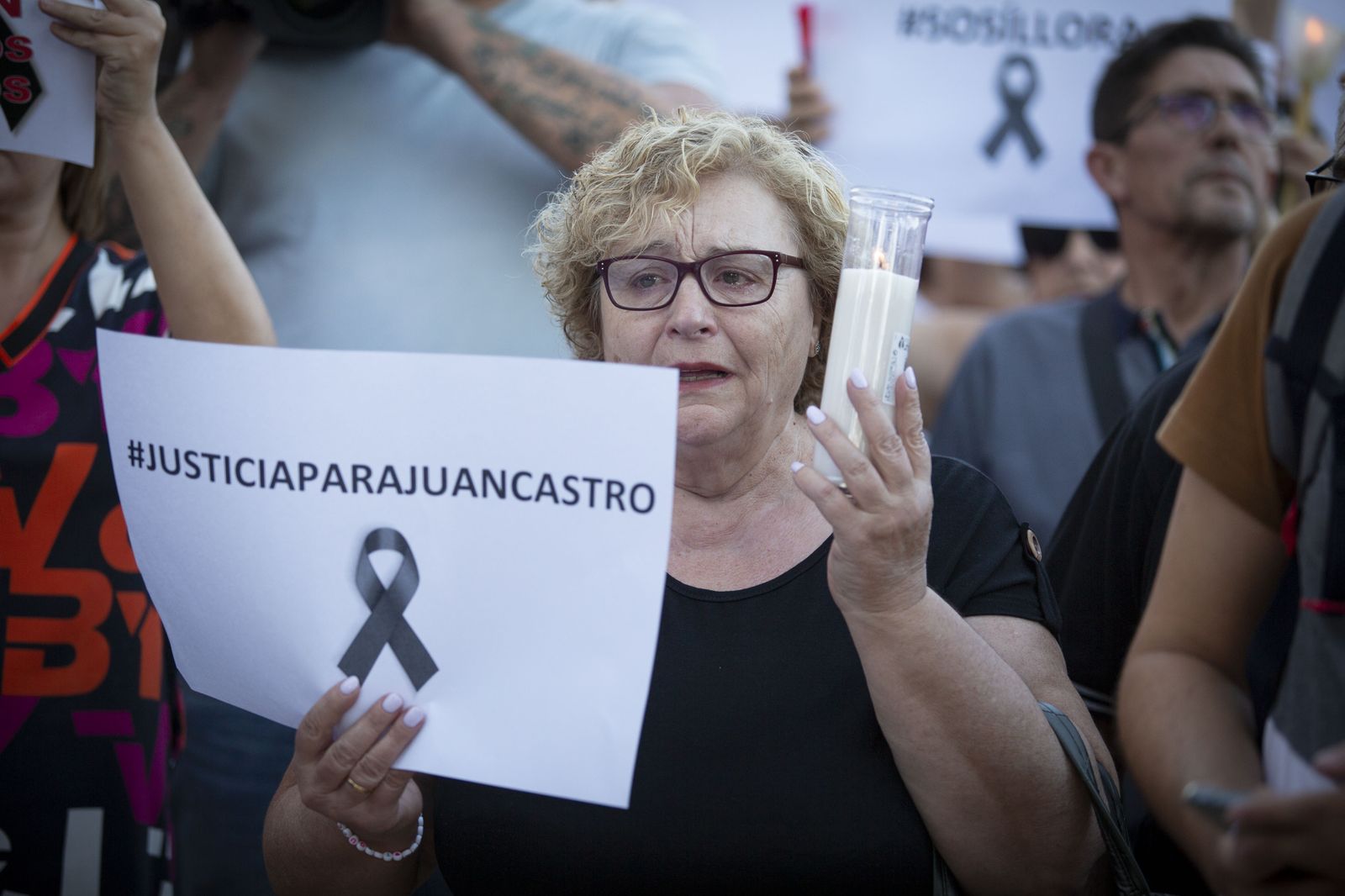 Las imágenes de la concentración de Íllora por el joven fallecido el pasado lunes