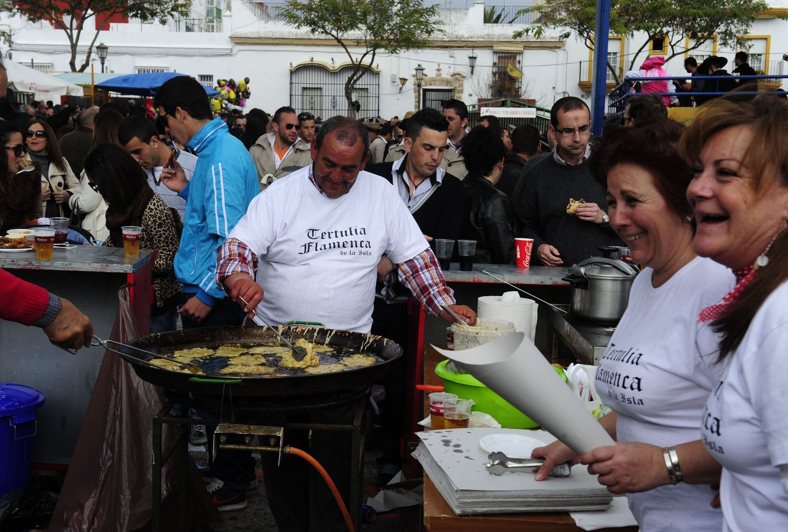 Carnaval de San Fernando 2011: degustaciones de las peñas en la Plaza de las Vacas