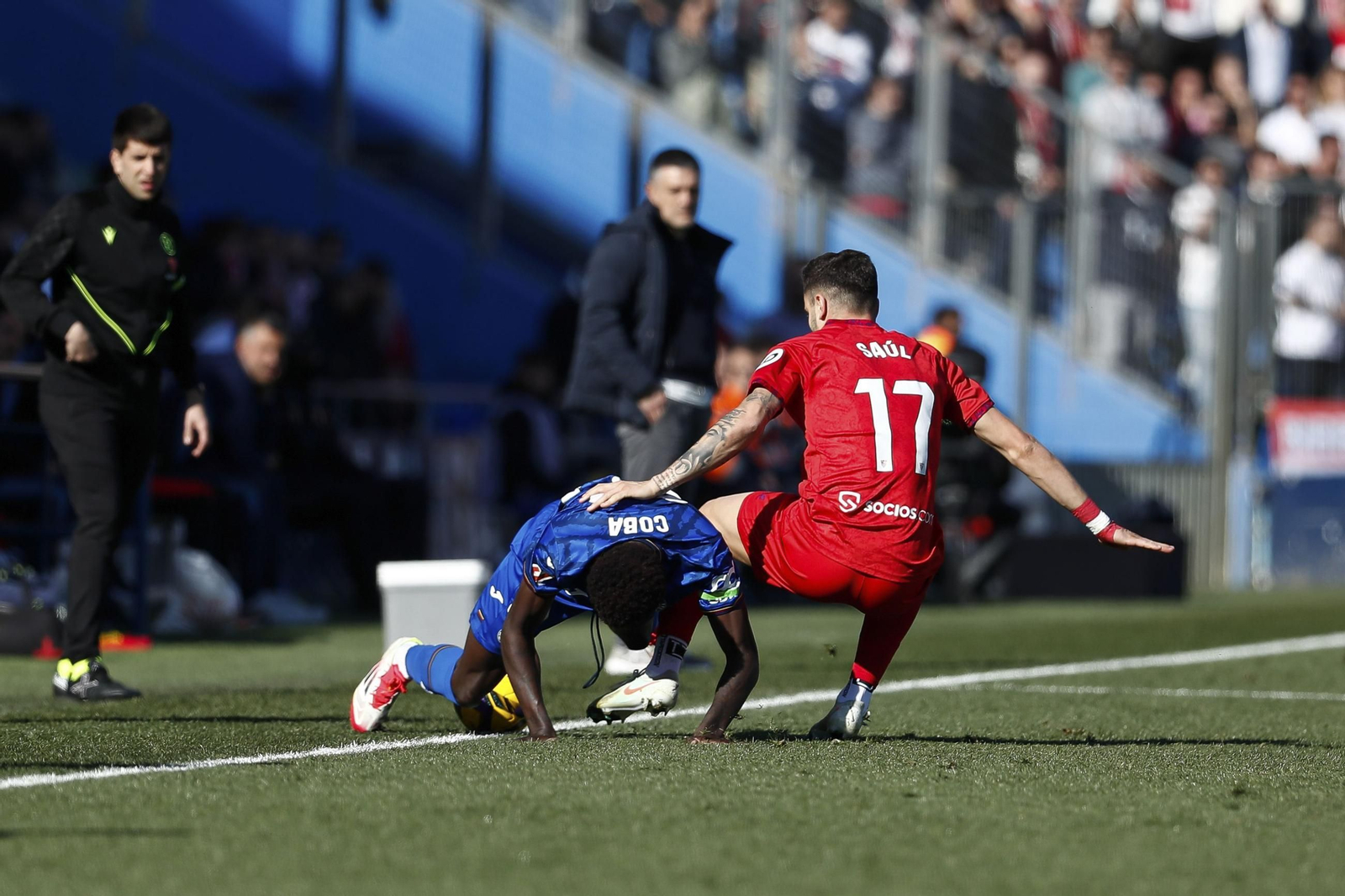 Las fotos del pobrísimo paso de Saúl Ñíguez por el Sevilla
