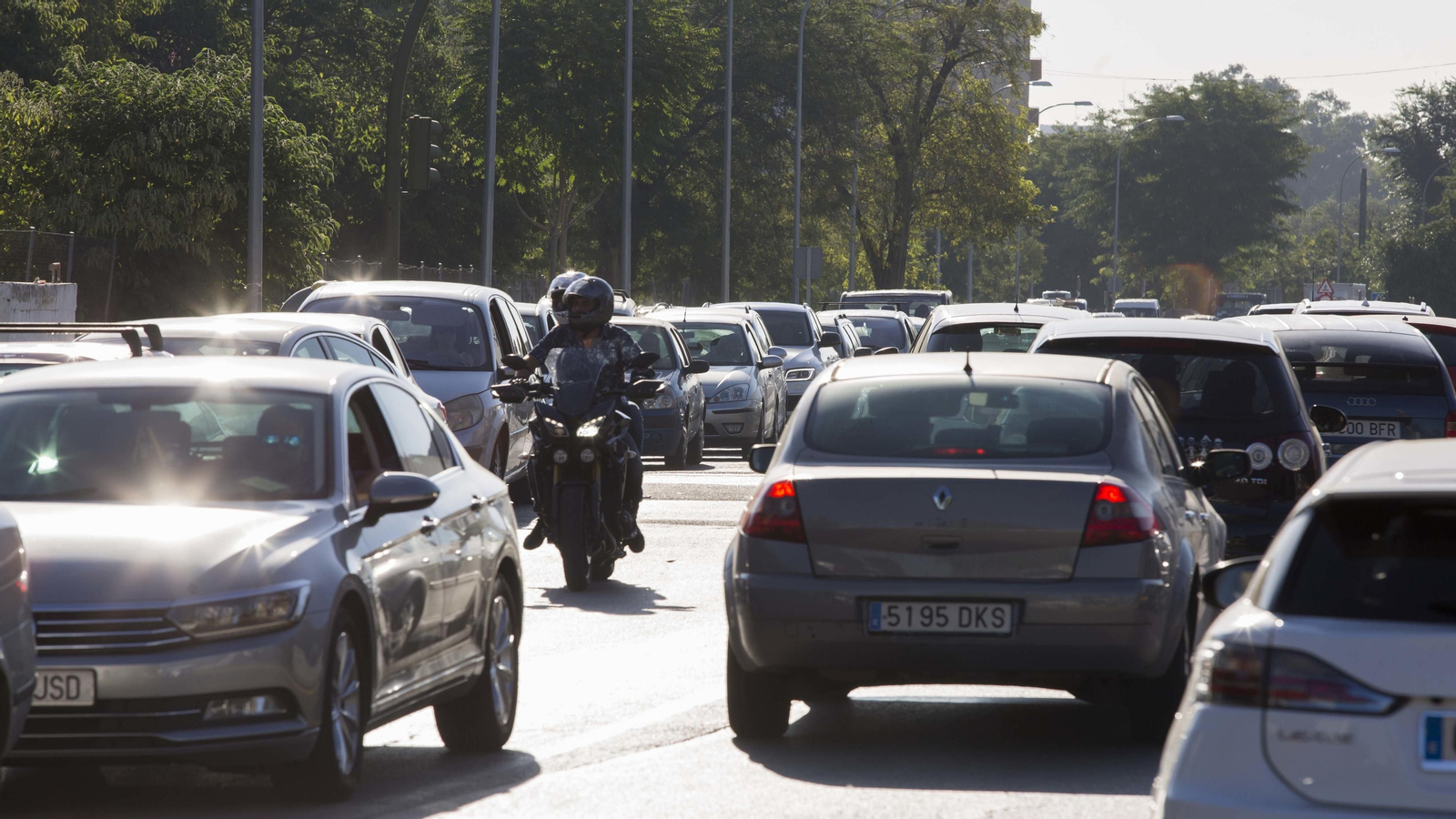 Atascos en Sevilla por el corte del Puente de las Delicias