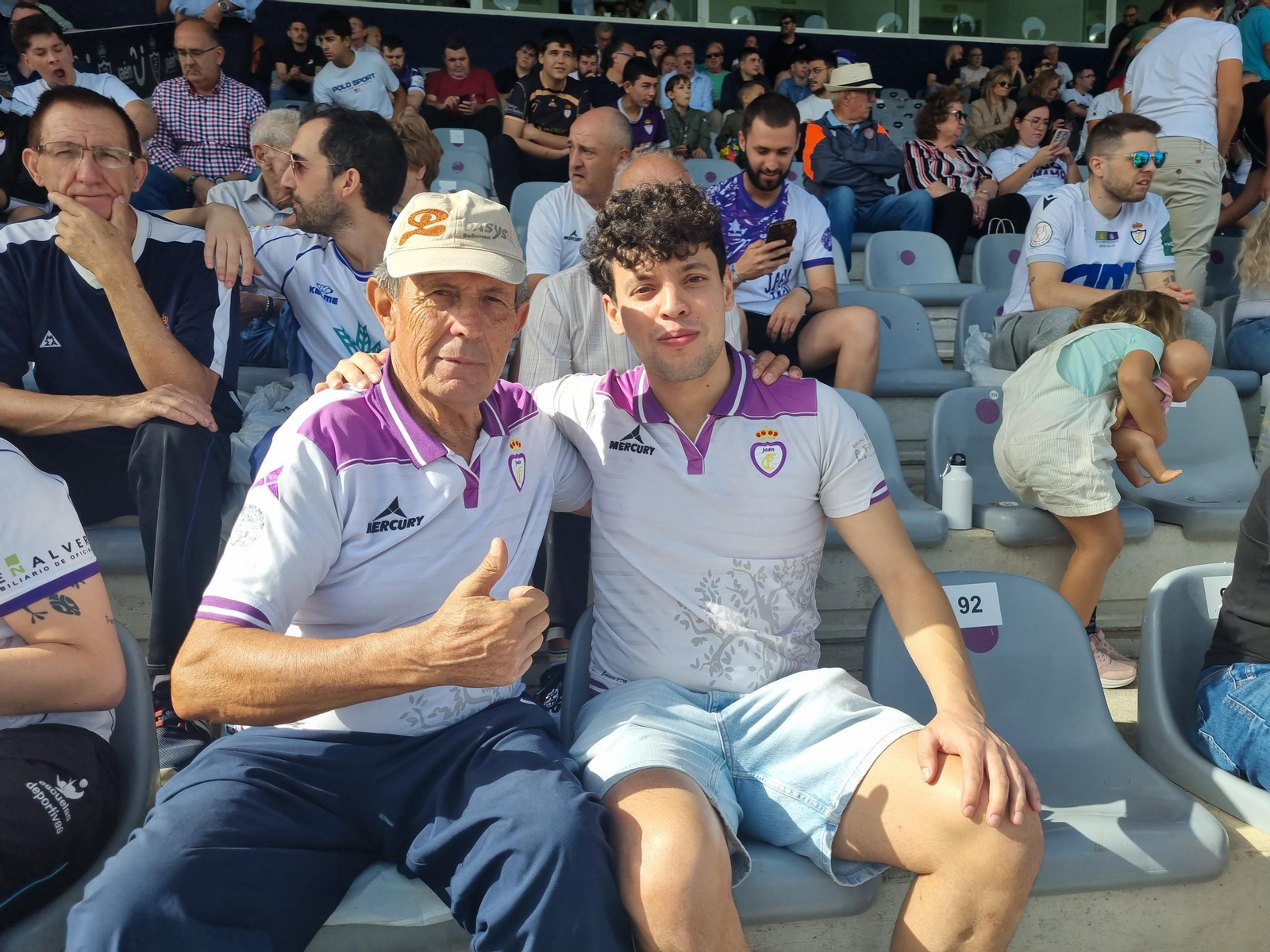 La afición lagarta en el empate entre el Real Jaén y UD Melilla, en imágenes