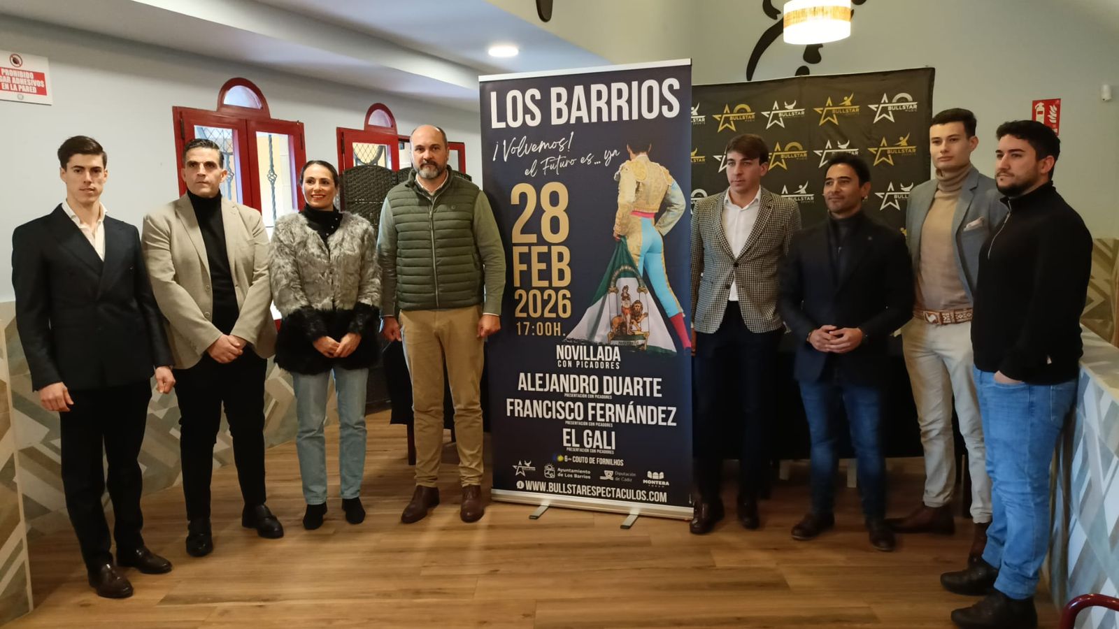 Un momento de la presentación del cartel de la novillada del Día de Andalucía en el Montera Forum, con la presencia del alcalde Miguel Fermín Alconchel, los tres novilleros anunciados y el gerente de Bullstar Espectáculos.