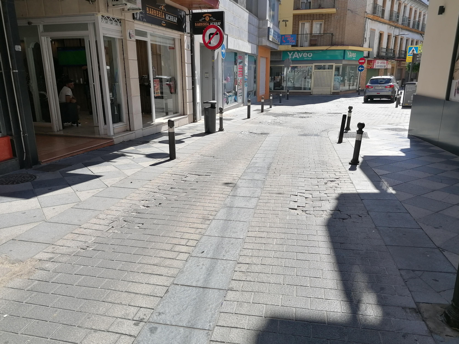 Fotos de aceras rotas en distintos puntos de Algeciras