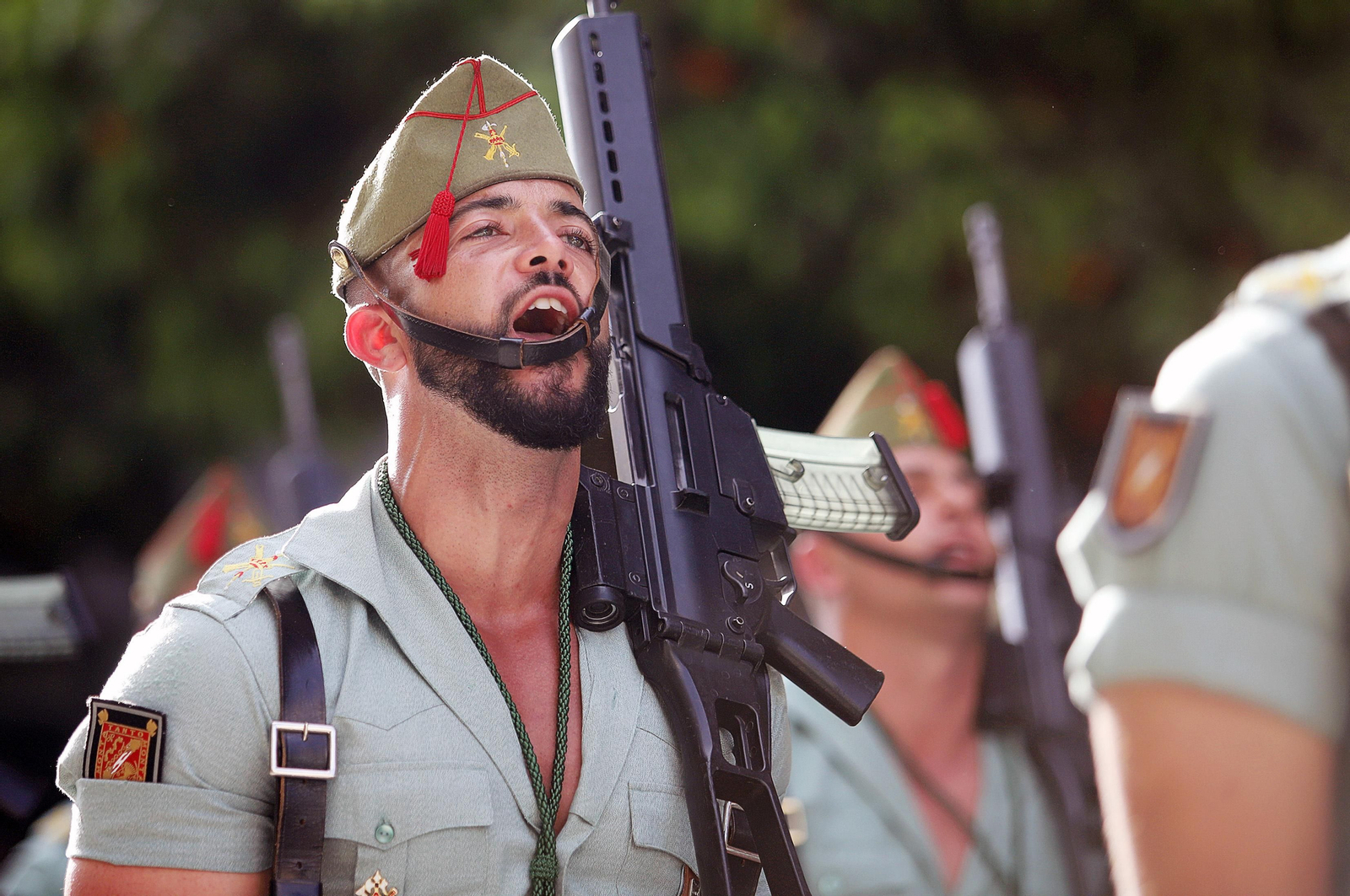 Sábado de Pasión: Imágenes de La Legión con el Cristo de la Vera+Cruz