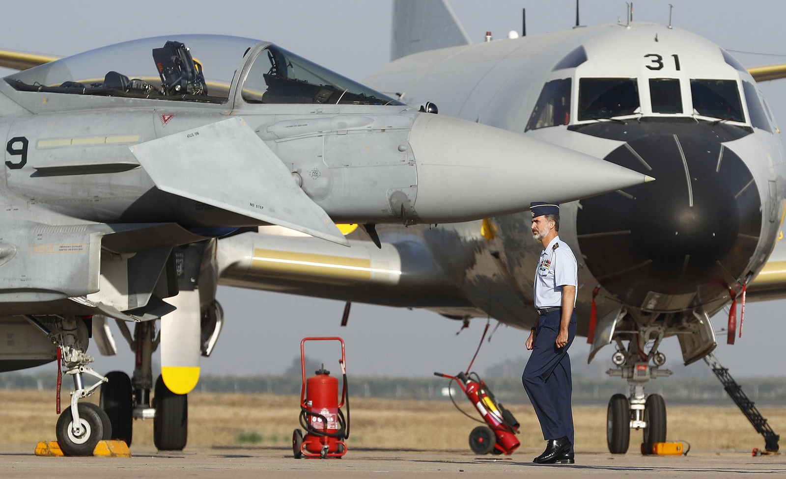 El rey Felipe VI visita la base de Morón