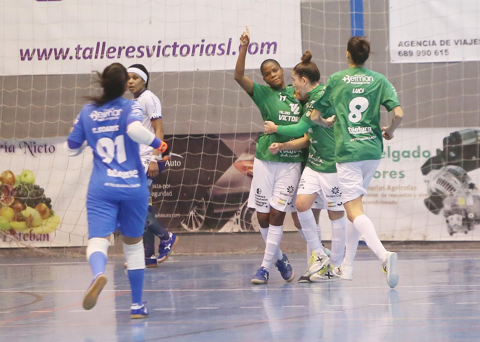 Sara Santos celebra el 1-2 que metía de nuevo al Guada FSF en el partido.