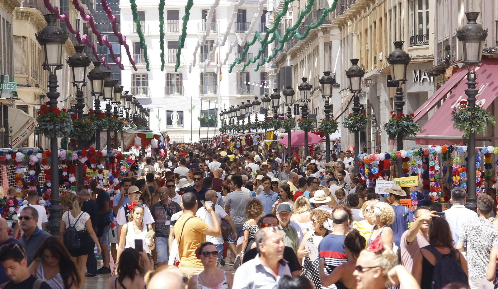 Fotos del cuarto día de Feria de Málaga en el Centro y la noche en el Real