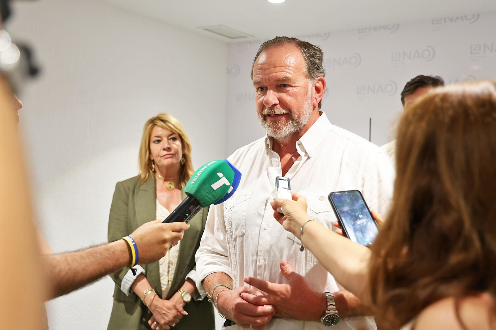 Imágenes de los encuentros del Club Cámara con Jesús Aguirre, presidente del Parlamento andaluz como protagonista