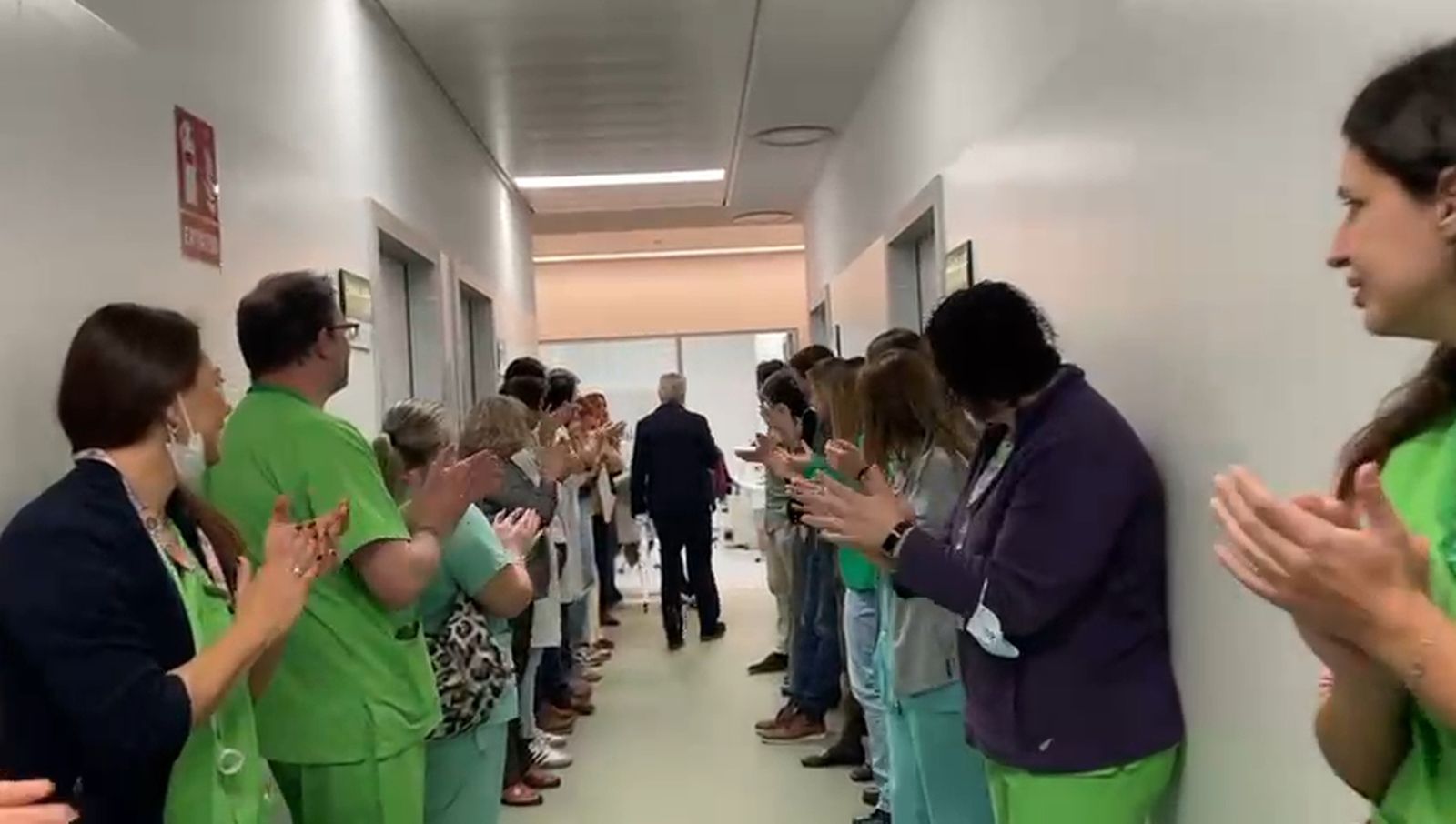 Paseíllo y ovación para despedir a Emilio Alba como jefe de Oncología Médica del Hospital Clínico de Málaga